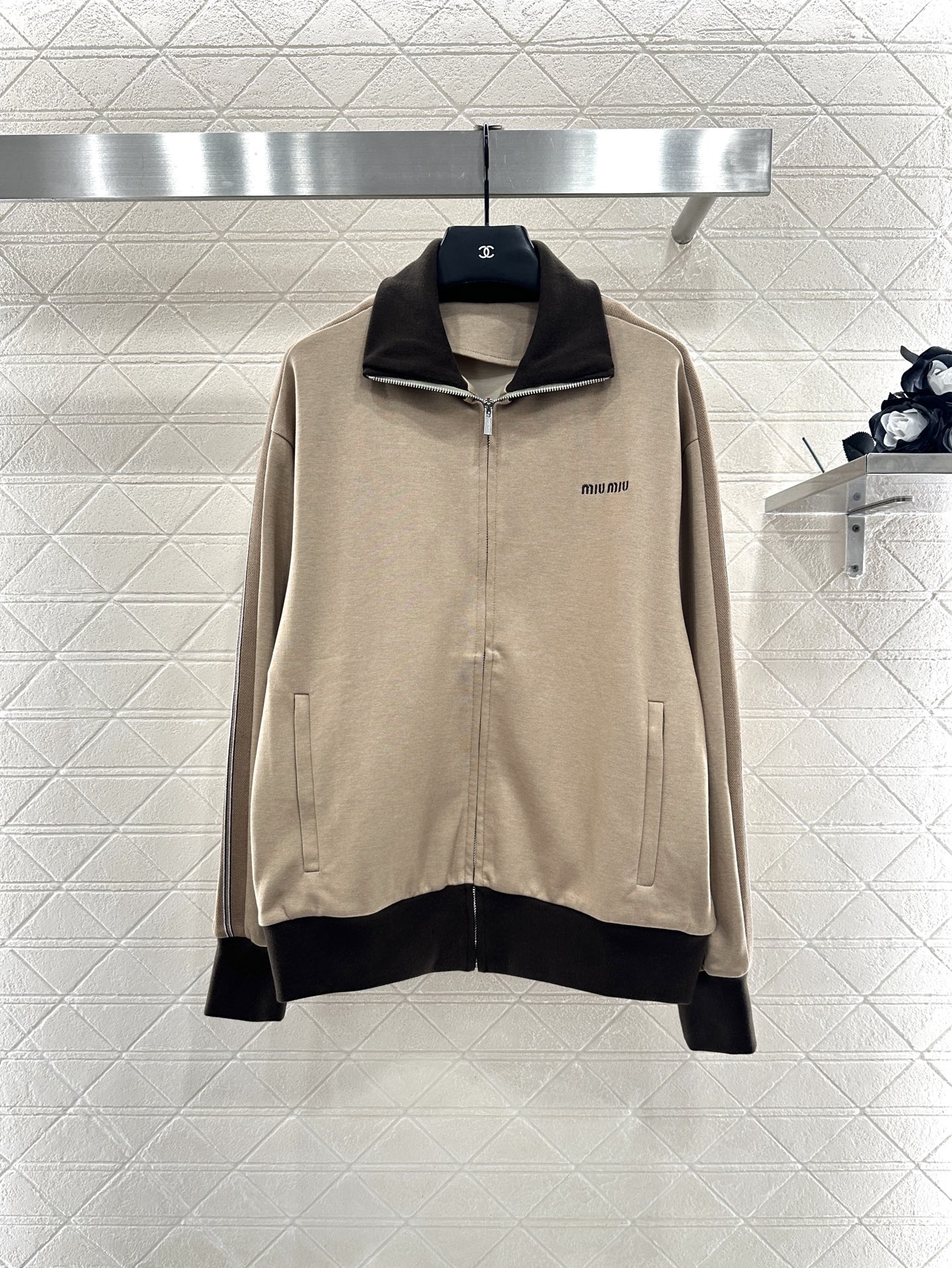 ♥Miumi*♥2025新品上架 撞色外套短裤套装定制YB斜纹全棉材质，质感细腻，垂顺舒适，立领外套短裤