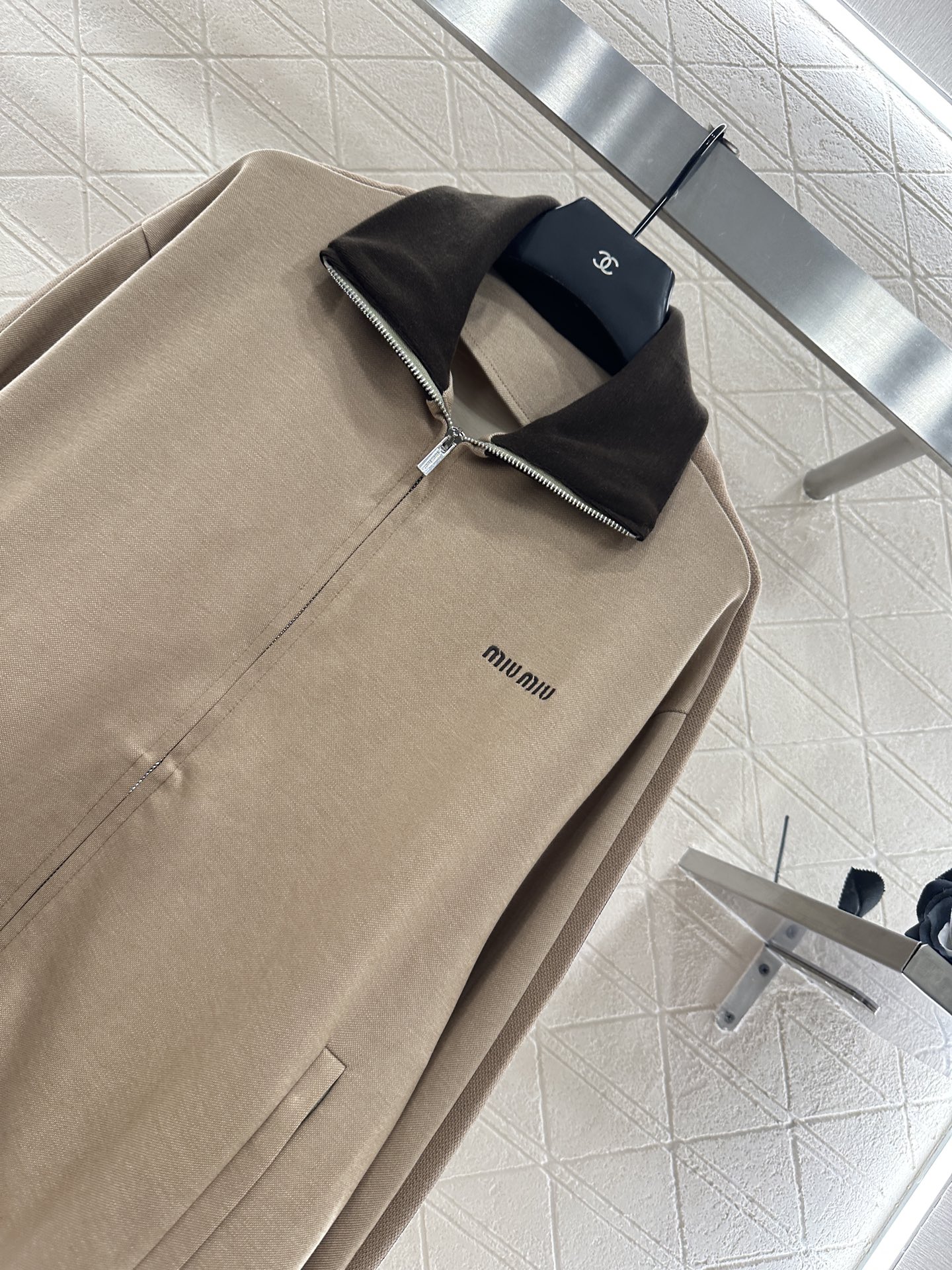 ♥Miumi*♥2025新品上架 撞色外套短裤套装定制YB斜纹全棉材质，质感细腻，垂顺舒适，立领外套短裤