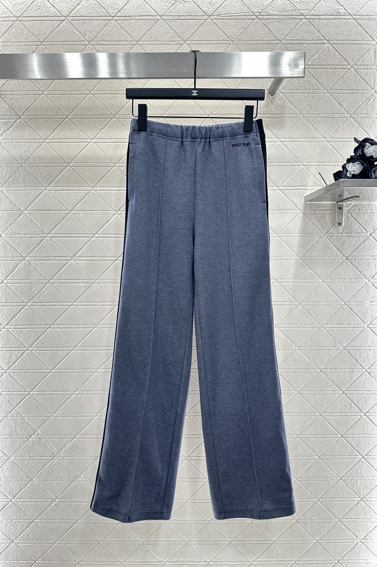 ♥Miumi*♥2025新品上架 撞色外套长裤套装定制YB斜纹全棉材质，质感细腻，垂顺舒适，立领夹克外套