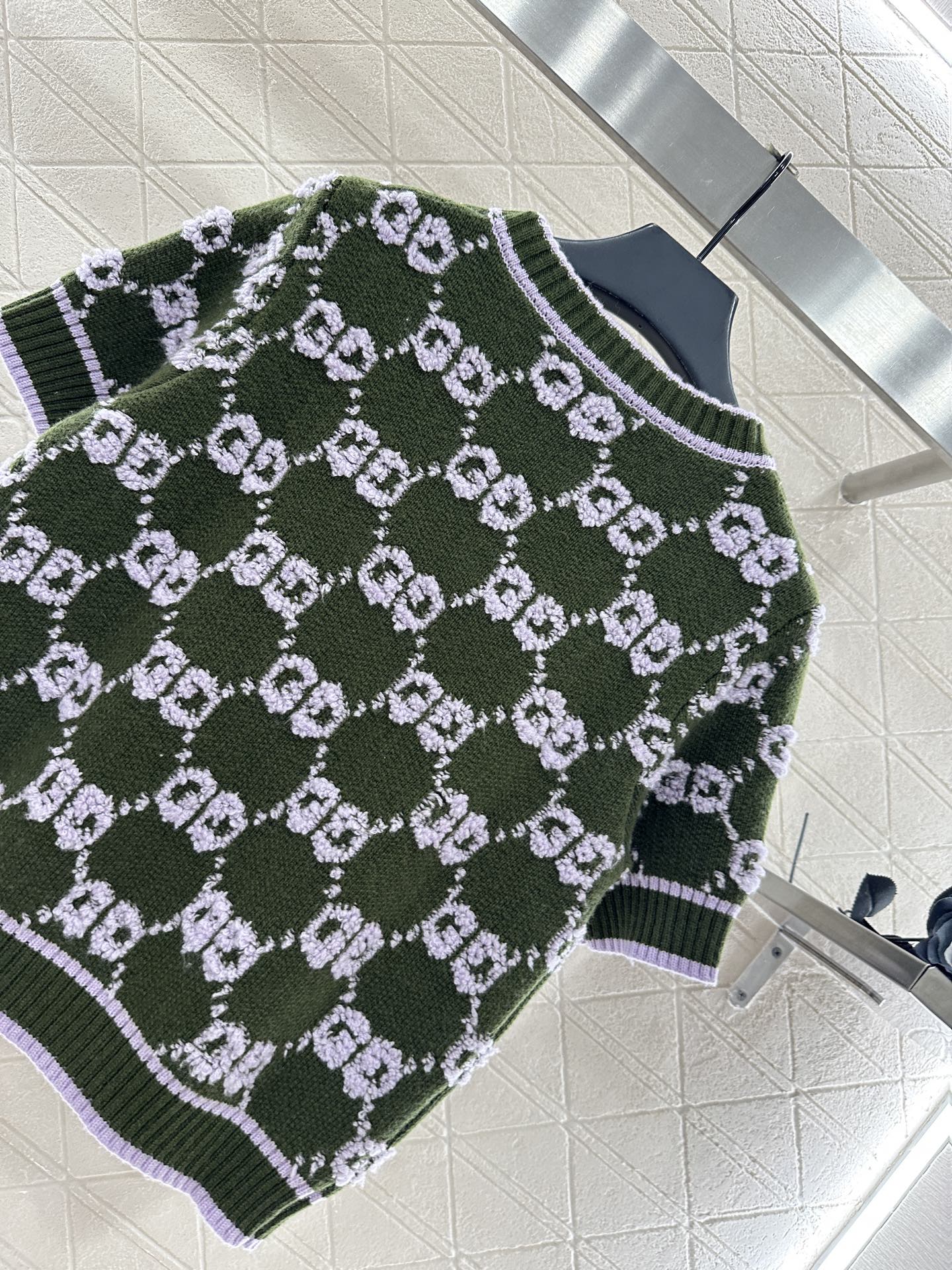 ♥Gucc*♥2025新品上架 圆领提花针织短袖定制YB羊毛纱线织造，质感上乘，穿搭舒适，圆领针织短袖版