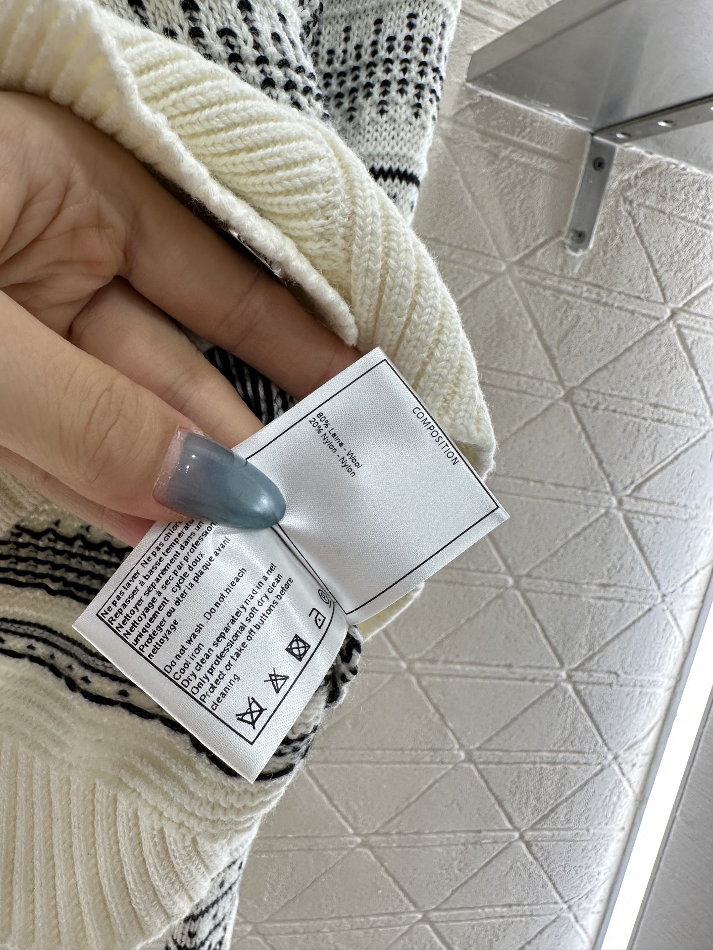 ♥Chane*♥2025新品上架 条纹针织开衫定制YB羊毛纱线织造，质感高级舒适，V字针织开衫剪裁，通体