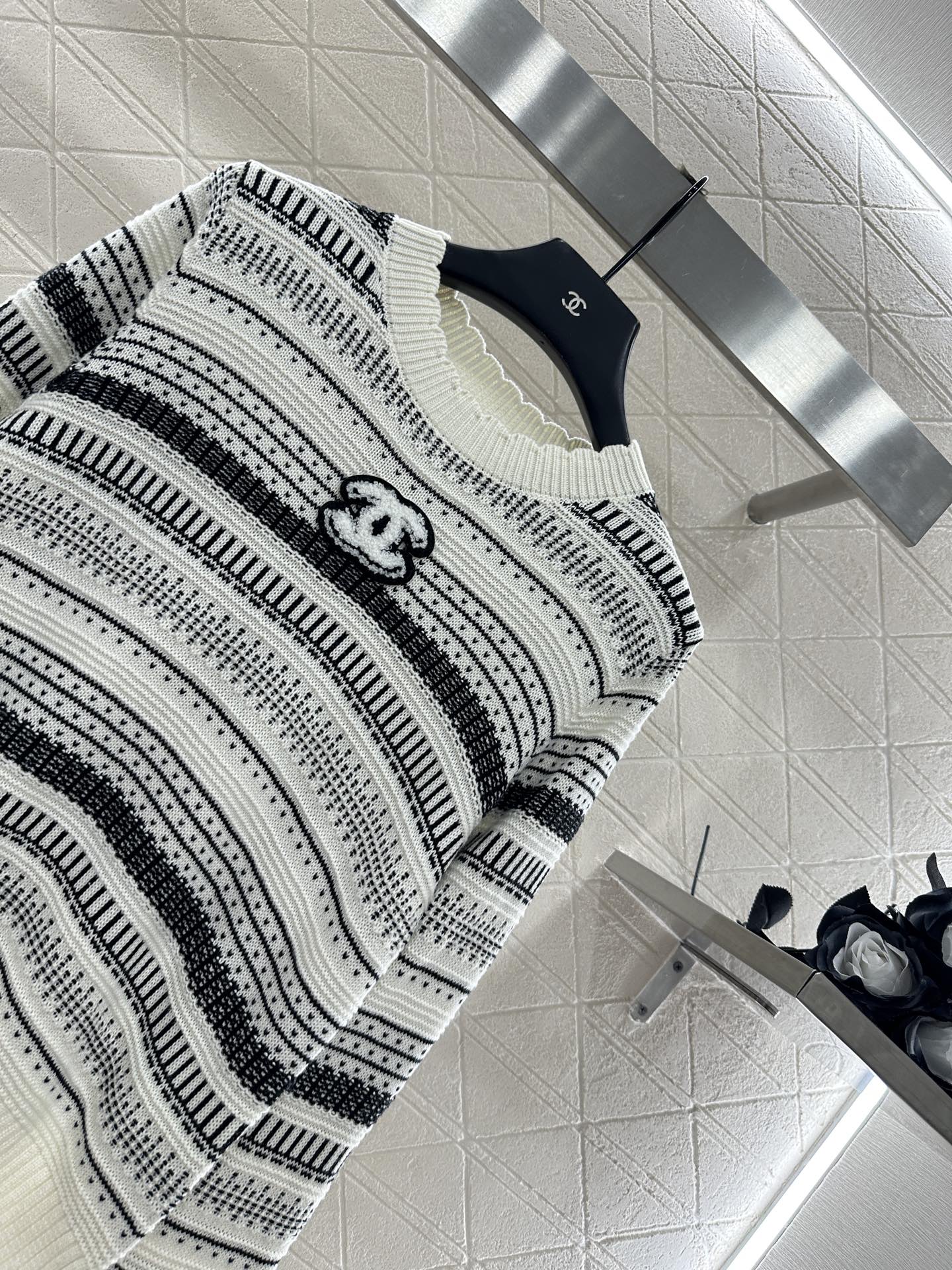 ♥Chane*♥2025新品上架 条纹针织上衣定制YB羊毛纱线织造，质感高级舒适，套头针织毛衣剪裁，通体