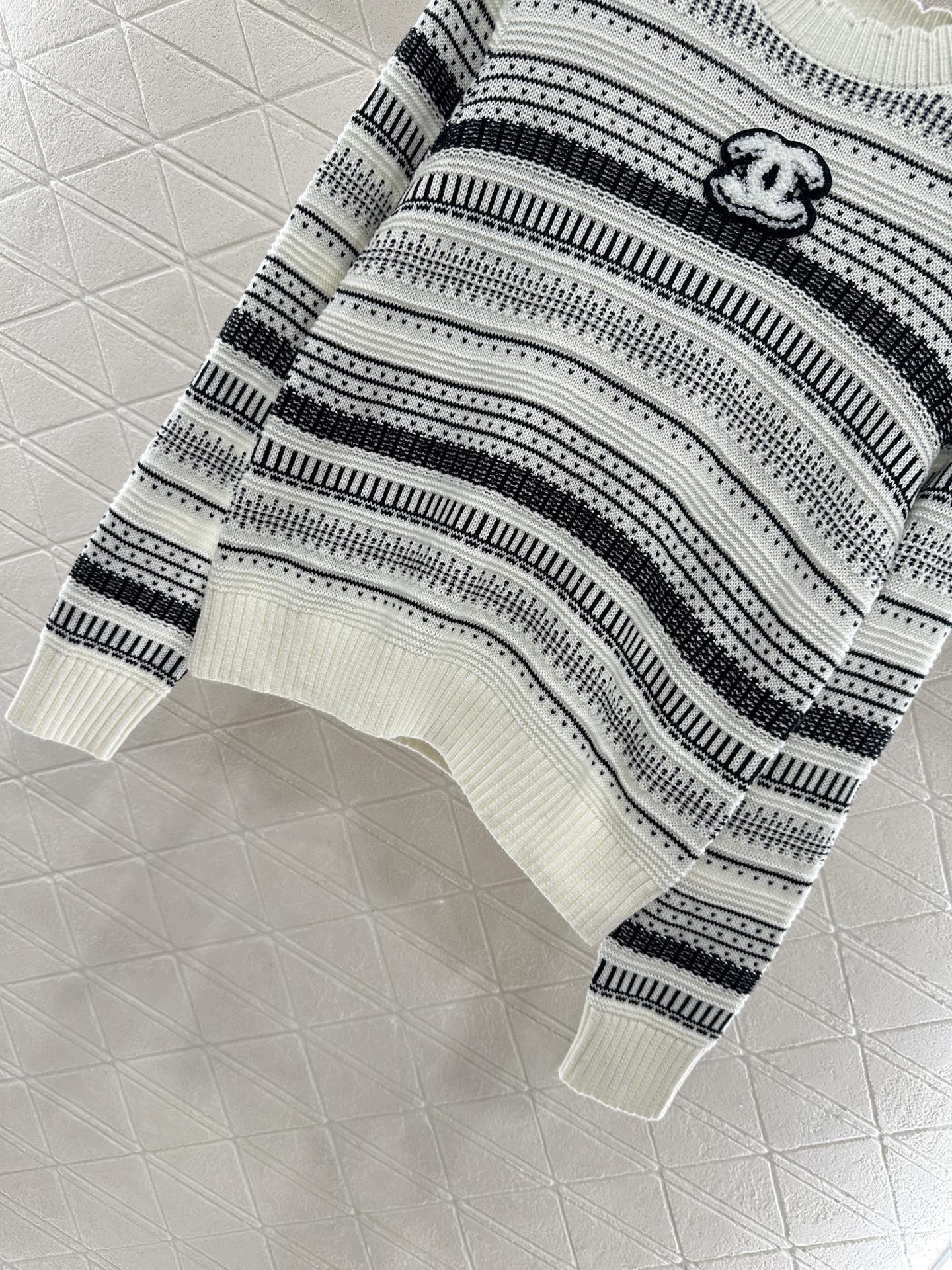 ♥Chane*♥2025新品上架 条纹针织上衣定制YB羊毛纱线织造，质感高级舒适，套头针织毛衣剪裁，通体