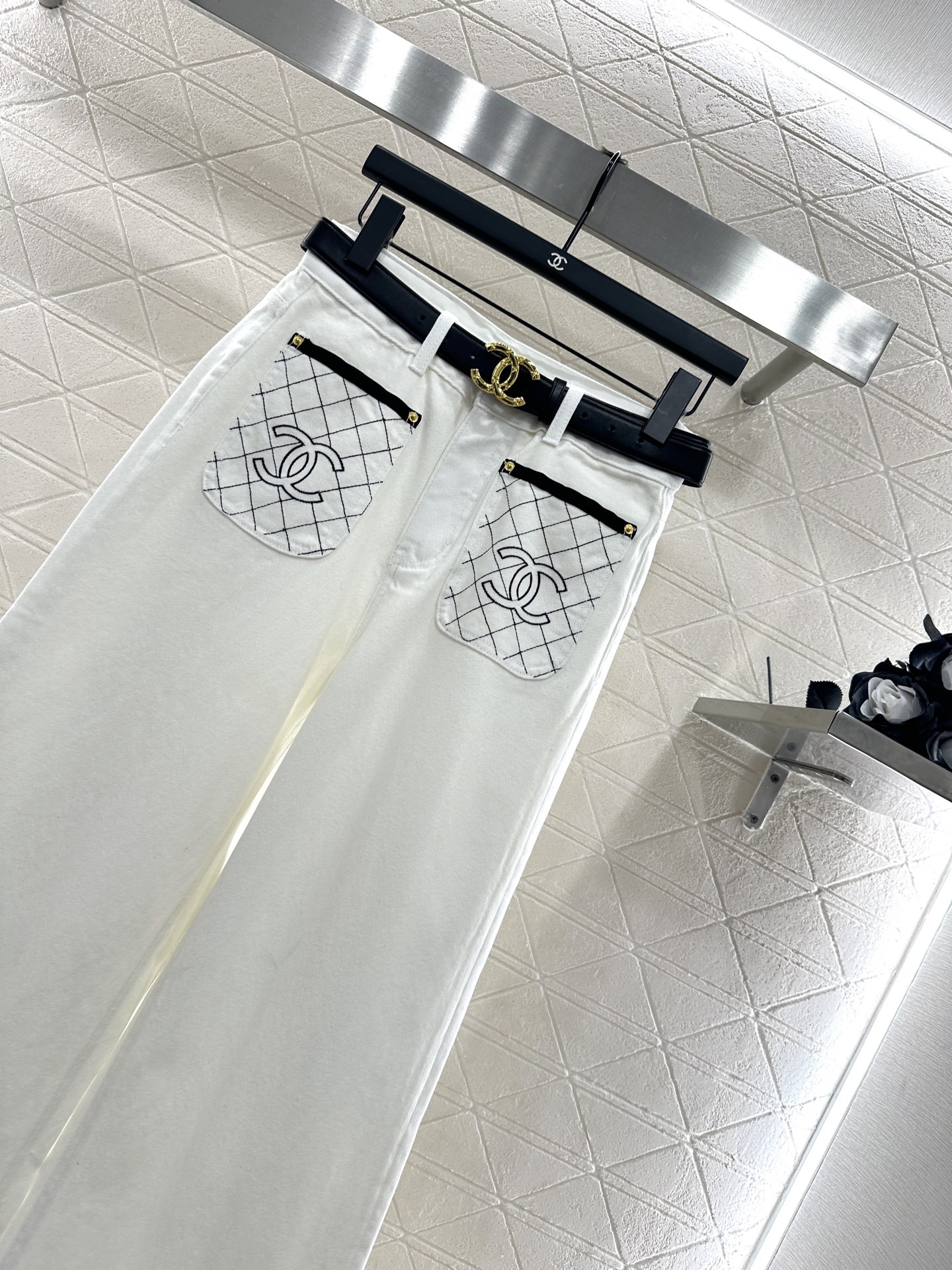 ♥Chane*♥2025新品上架 高腰牛仔阔腿裤定制YB斜纹棉牛仔面料，透气性佳，柔软亲肤，高腰系扣对称