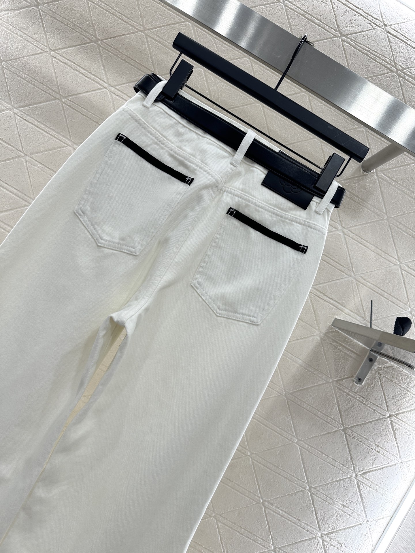 ♥Chane*♥2025新品上架 高腰牛仔阔腿裤定制YB斜纹棉牛仔面料，透气性佳，柔软亲肤，高腰系扣对称