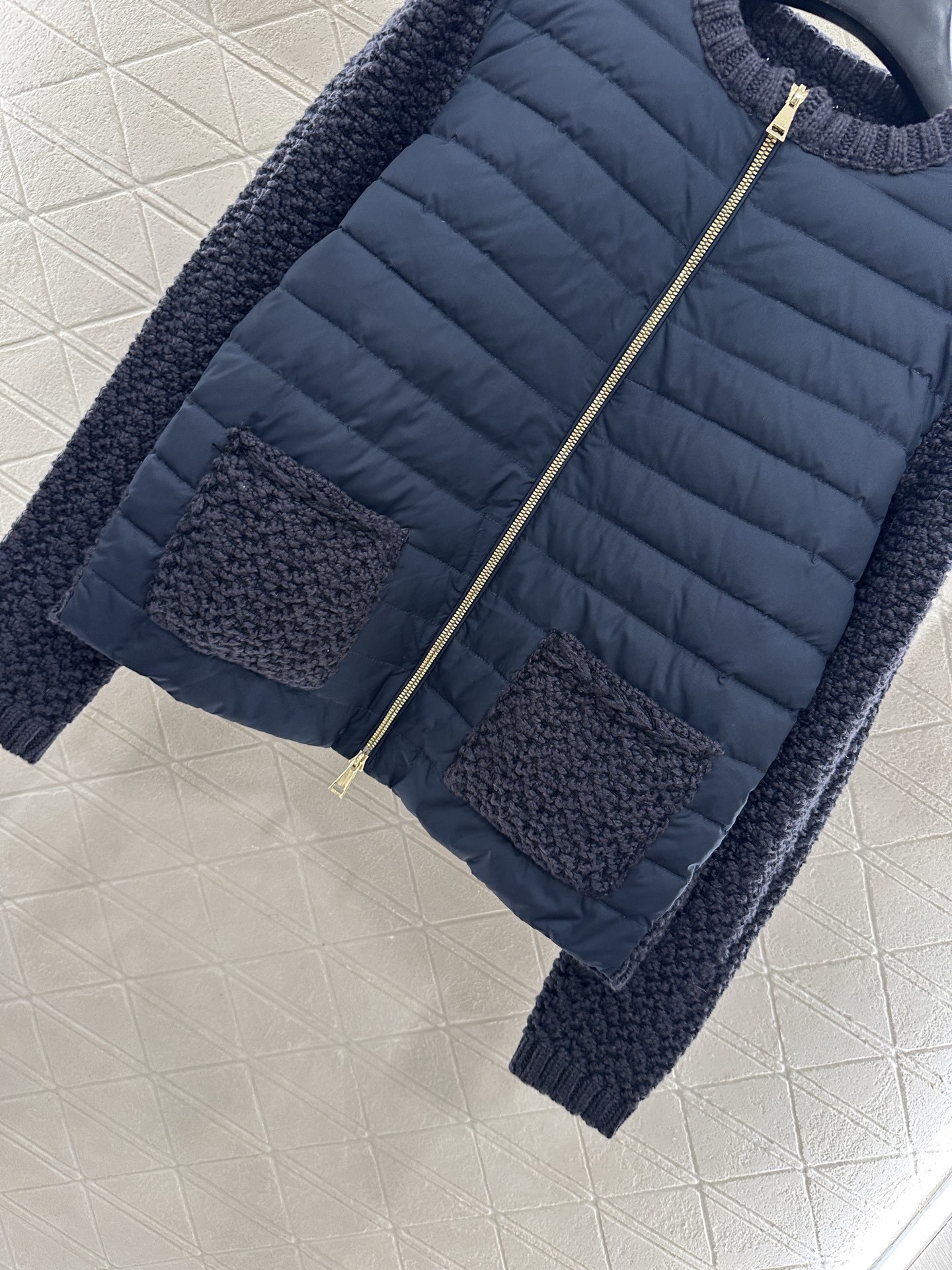 ♥Moncle*♥2025新品上架 针织拼接拉链羽绒服定制YB精梳针织棉➕羊毛材质,其工艺还原,升级材质