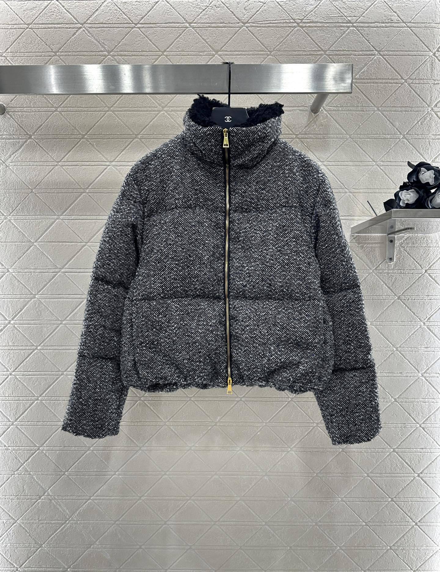 ♥Moncle*♥2025新品上架 立领毛呢夹克羽绒服定制YB进口棉毛材质,白鹅绒填充内里,整件轻盈保暖