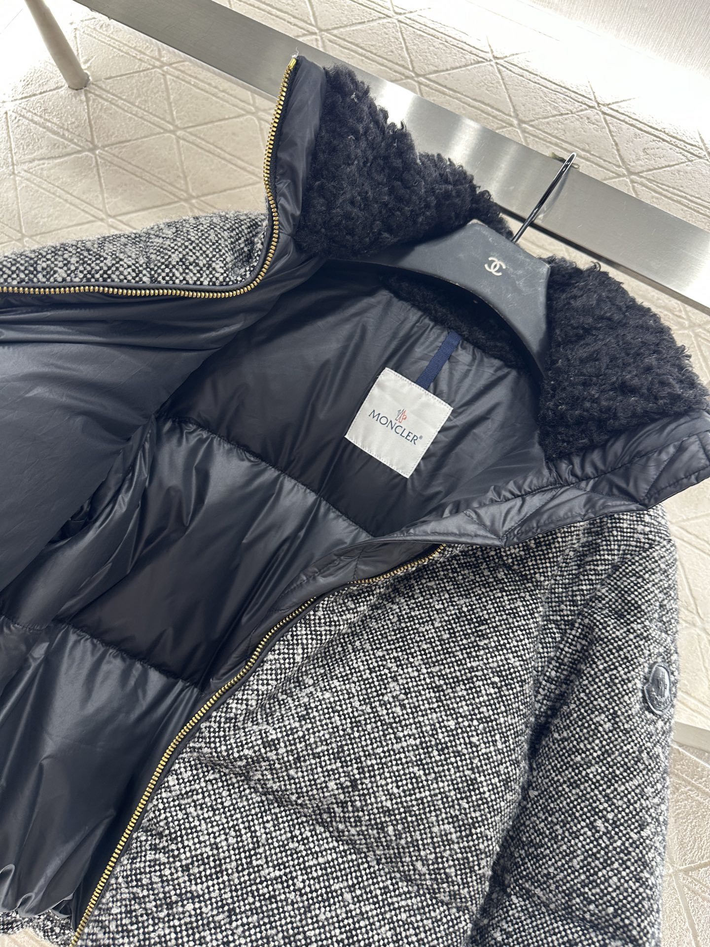 ♥Moncle*♥2025新品上架 立领毛呢夹克羽绒服定制YB进口棉毛材质,白鹅绒填充内里,整件轻盈保暖
