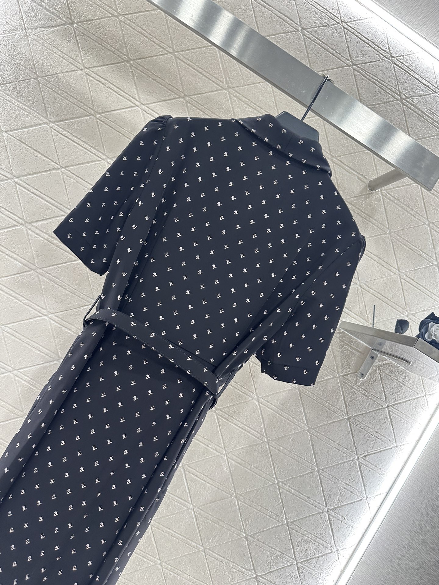 ♥Louis vuitto*♥2025新品上架 印花公主袖腰带连衣裙定制YB进口斜纹稠材质，质感光泽，垂