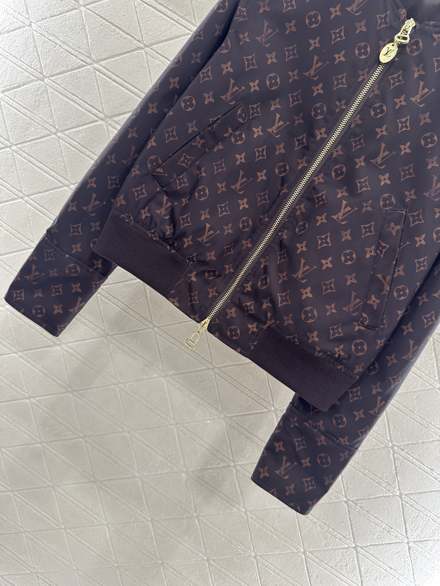 ♥Louis Vuttn*♥2025新品上架 棒球夹克外套定制YB进口防水尼龙材质，质感高级，挺括有型，