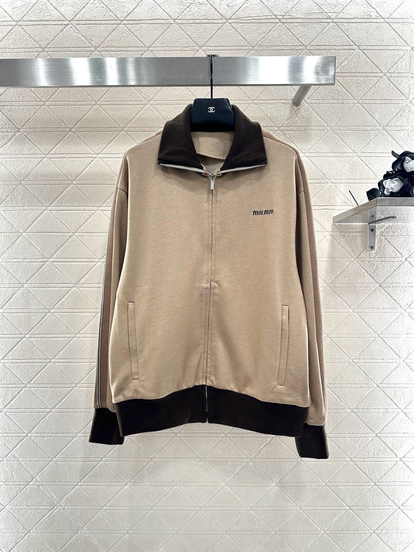 ♥Miumi*♥2025新品上架 撞色外套短裤套装定制YB斜纹全棉材质，质感细腻，垂顺舒适，立领外套短裤