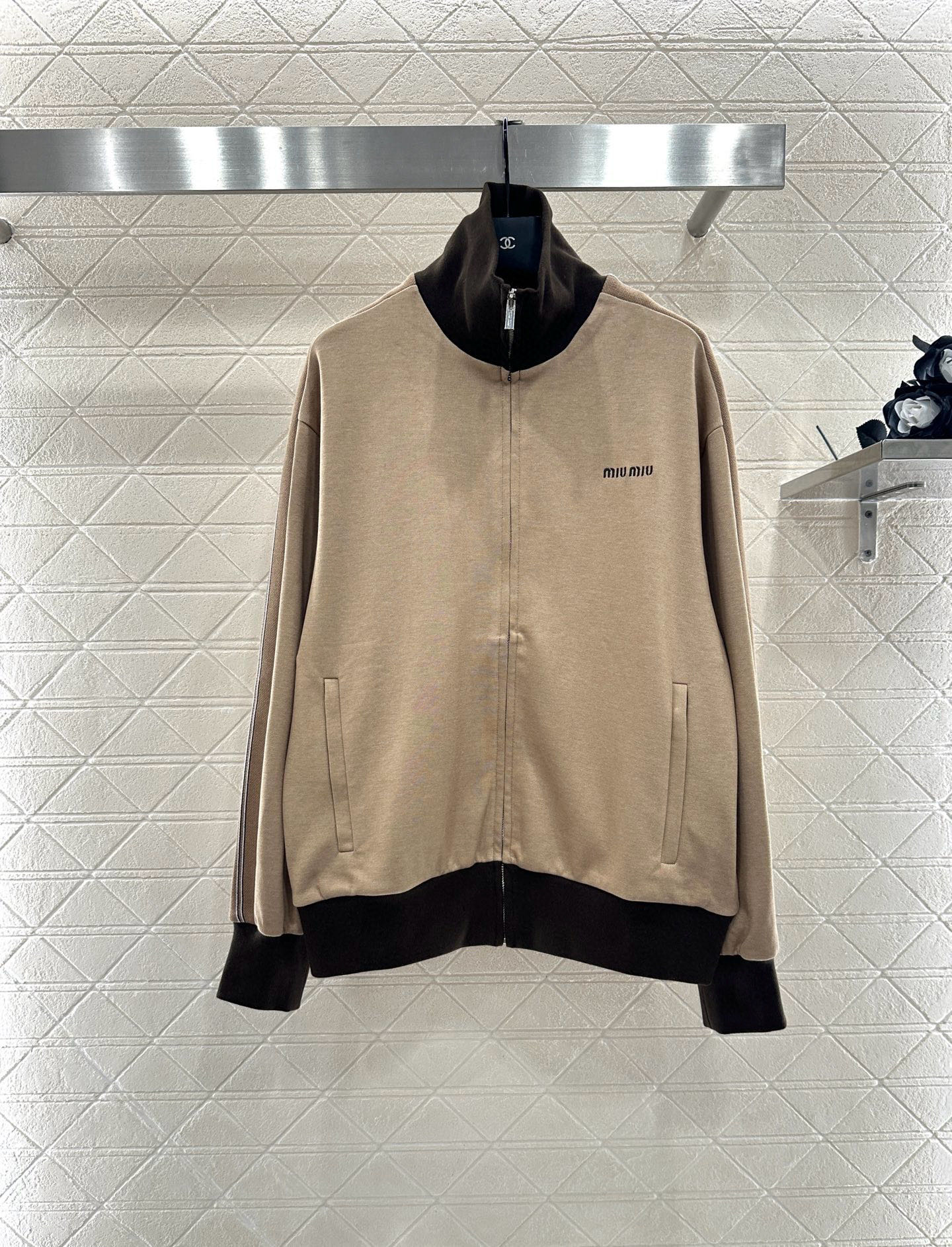 ♥Miumi*♥2025新品上架 撞色外套短裤套装定制YB斜纹全棉材质，质感细腻，垂顺舒适，立领外套短裤