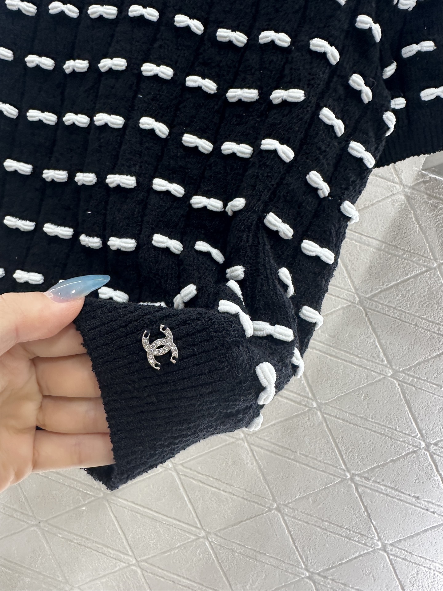 ♥Chane*♥2025新品上架 蝴蝶结针织短袖定制YB羊毛纱线织造，质感高级舒适，套头针织短袖剪裁，通