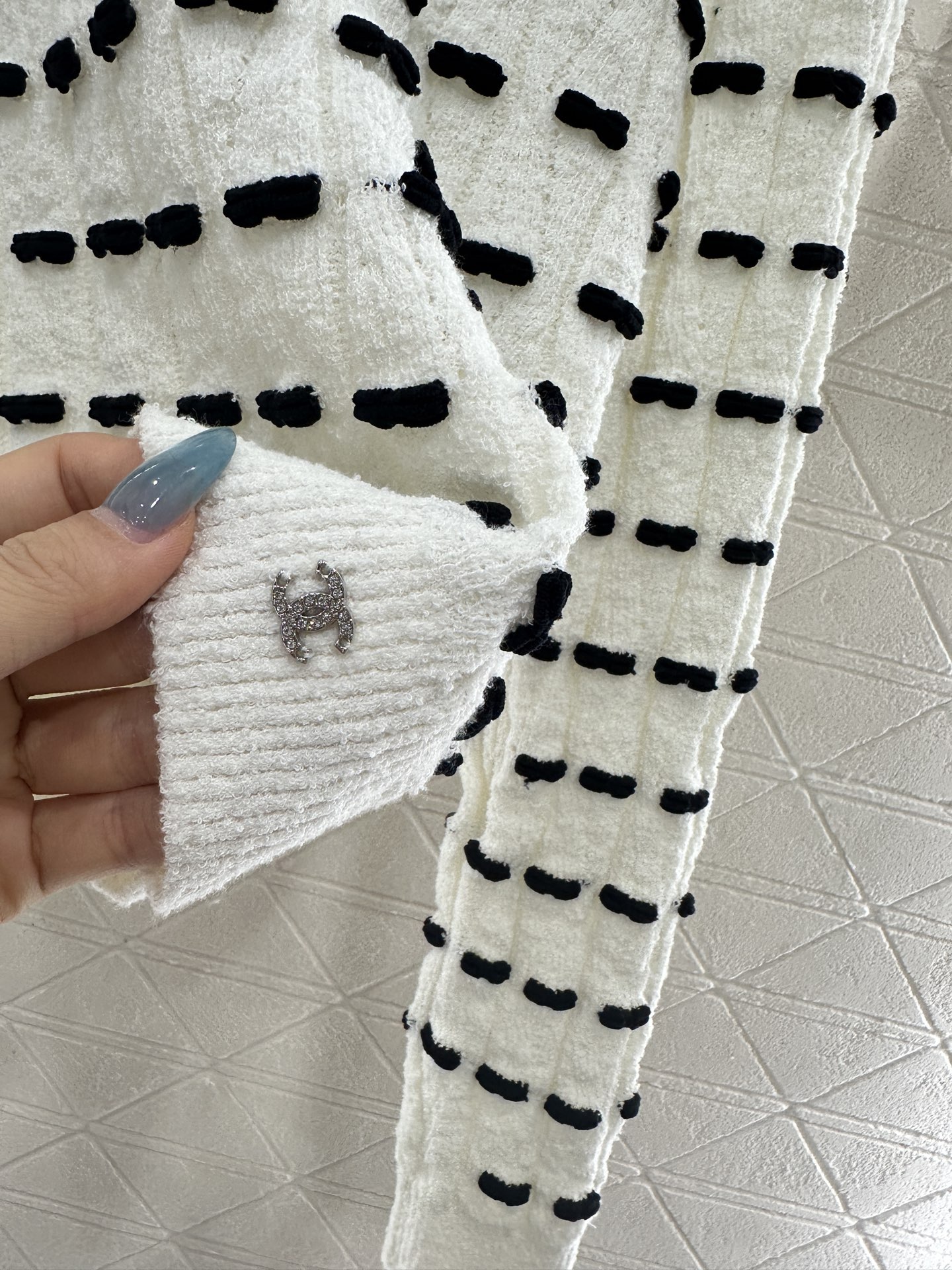 ♥Chane*♥2025新品上架 蝴蝶结针织长袖上衣定制YB羊毛纱线织造，质感高级舒适，套头针织毛衣剪裁