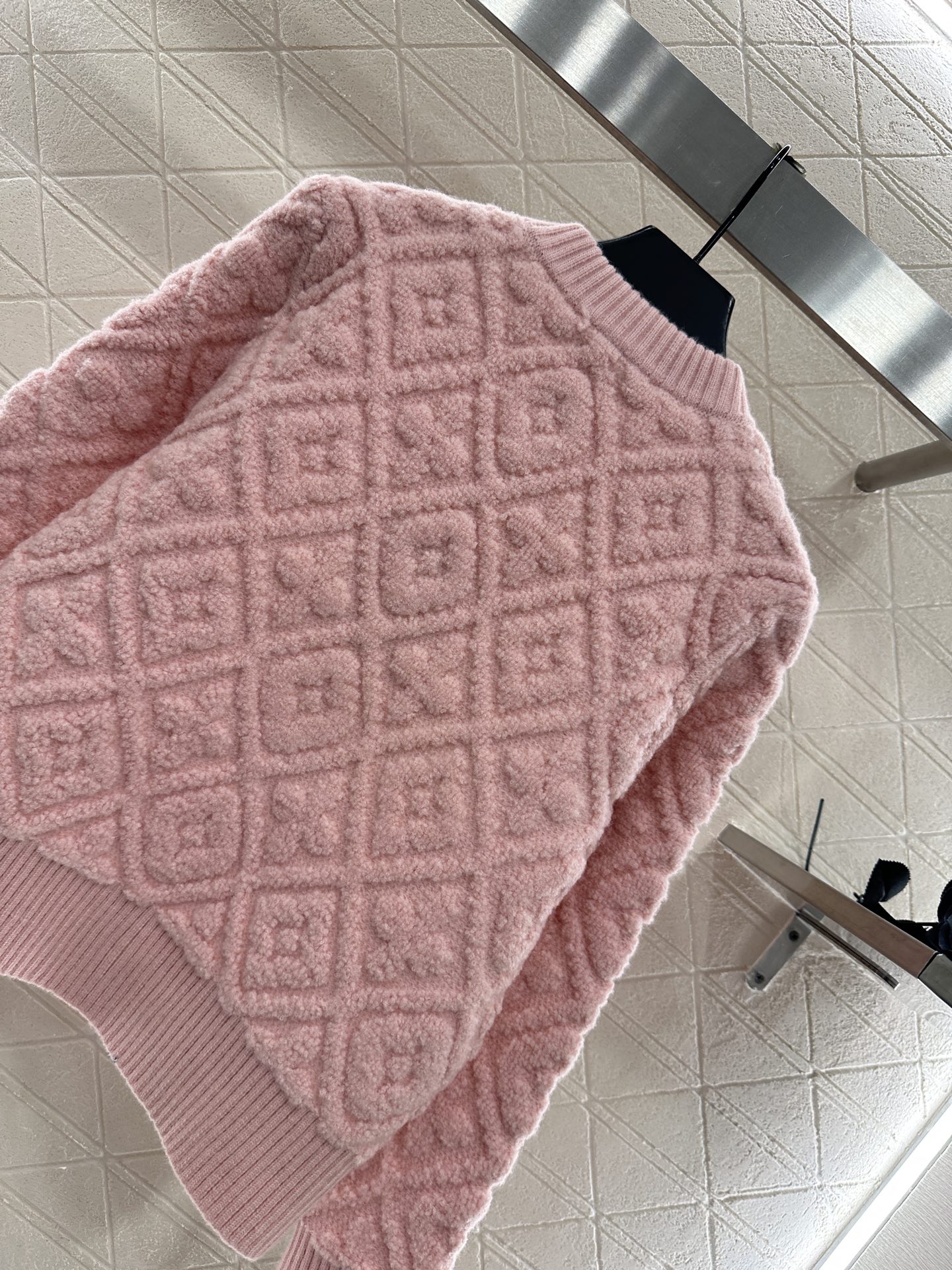 ♥Louis Vuitto*♥2025新品上架 提花针织开衫定制YB羊绒羊毛纱线织造，提花工艺处理，呈现