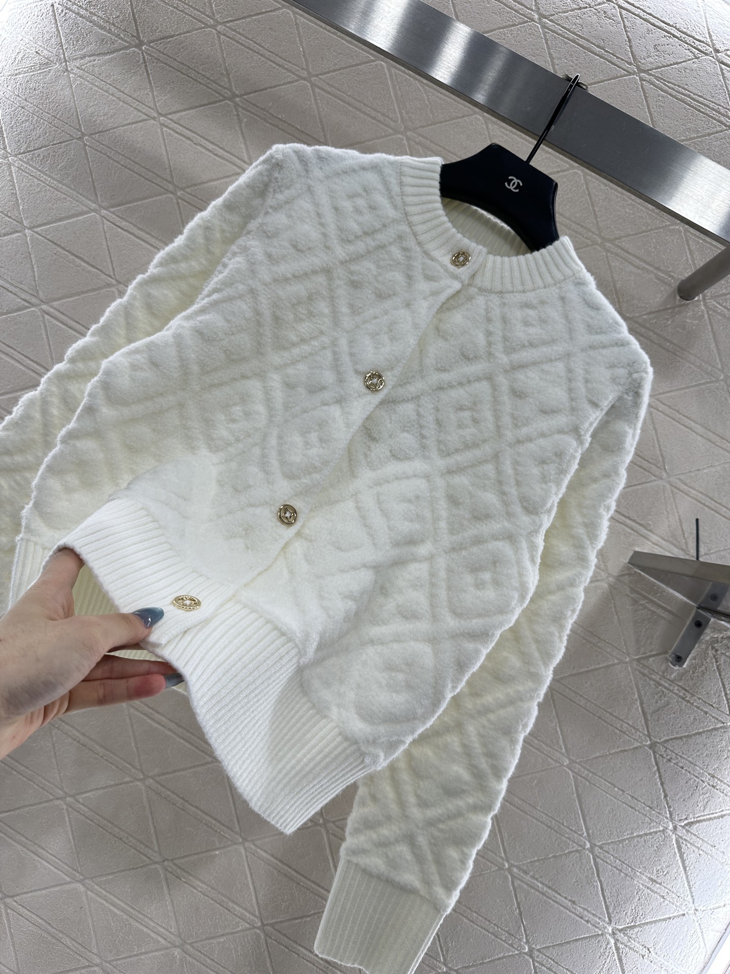 ♥Louis Vuitto*♥2025新品上架 提花针织开衫定制YB羊绒羊毛纱线织造，提花工艺处理，呈现