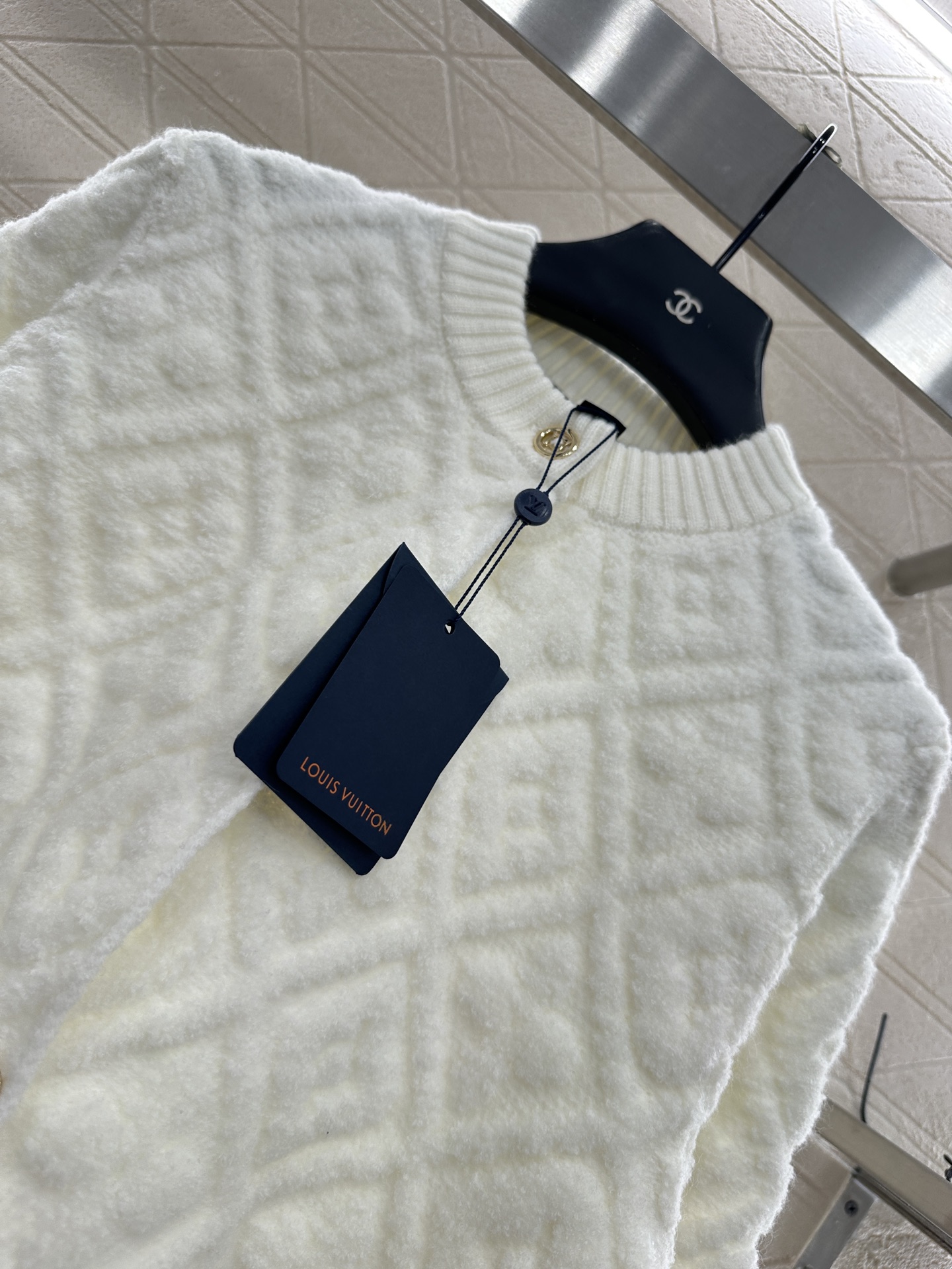 ♥Louis Vuitto*♥2025新品上架 提花针织开衫定制YB羊绒羊毛纱线织造，提花工艺处理，呈现