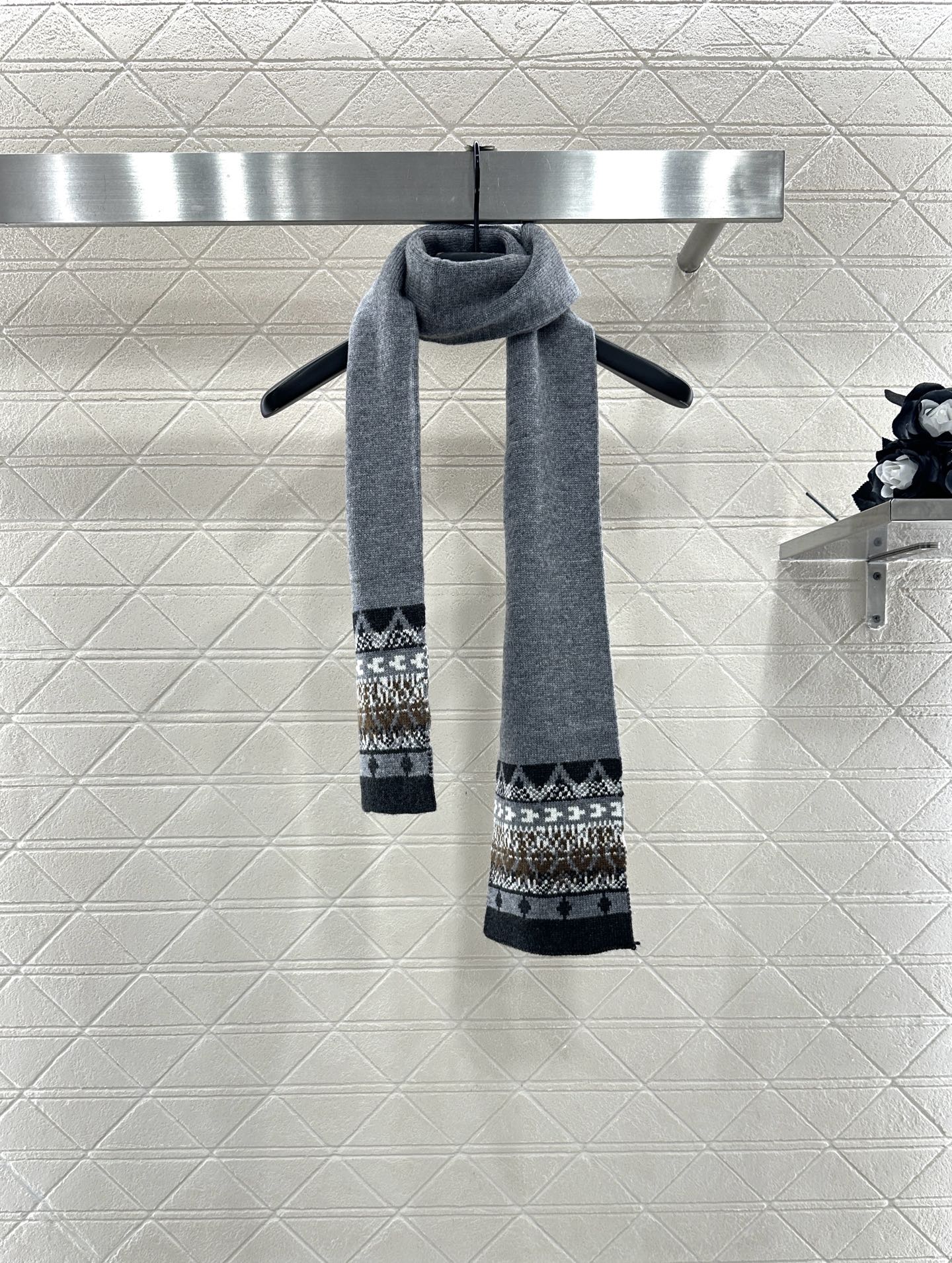 ♥Miumi*♥2025新品上架 围巾钩花开衫两件套定制YB羊毛针织材质，质感高级，舒适柔软，圆领长袖针