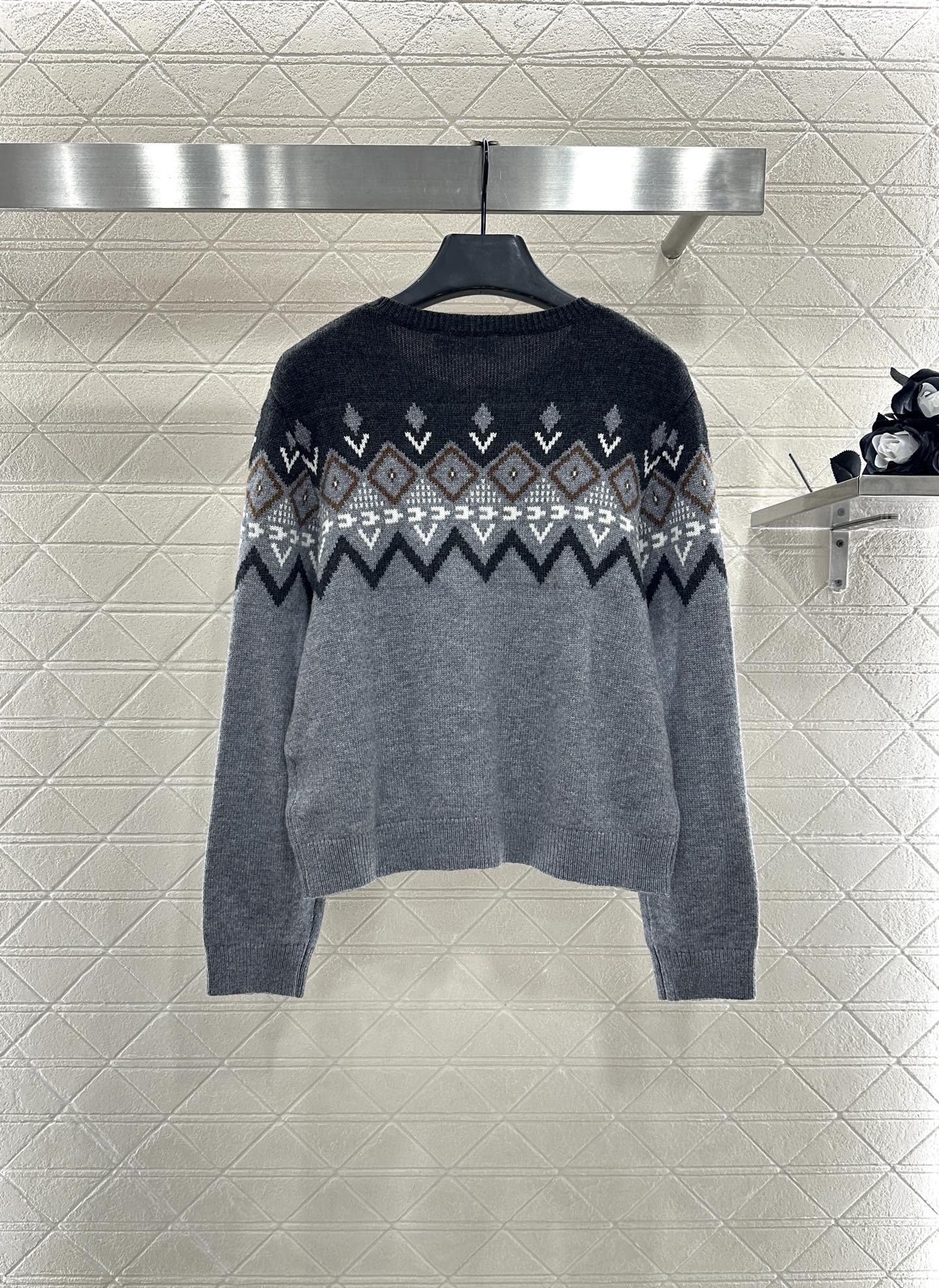 ♥Miumi*♥2025新品上架 围巾钩花开衫两件套定制YB羊毛针织材质，质感高级，舒适柔软，圆领长袖针