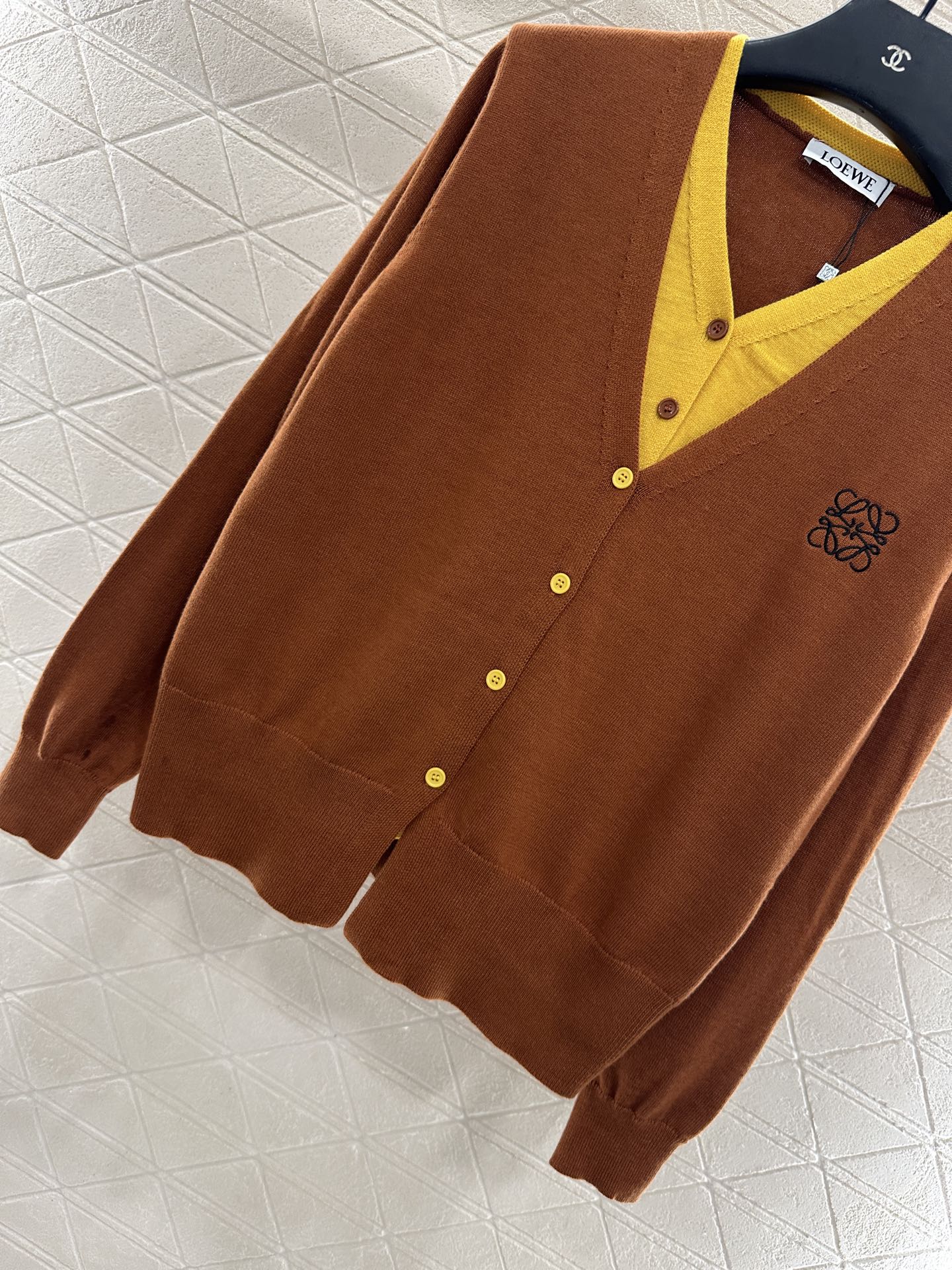 ♥Loew*♥2025新品上架 撞色假两件针织开衫定制YB羊毛纱线织造，亲肤舒适，柔软有质感，V领针织开