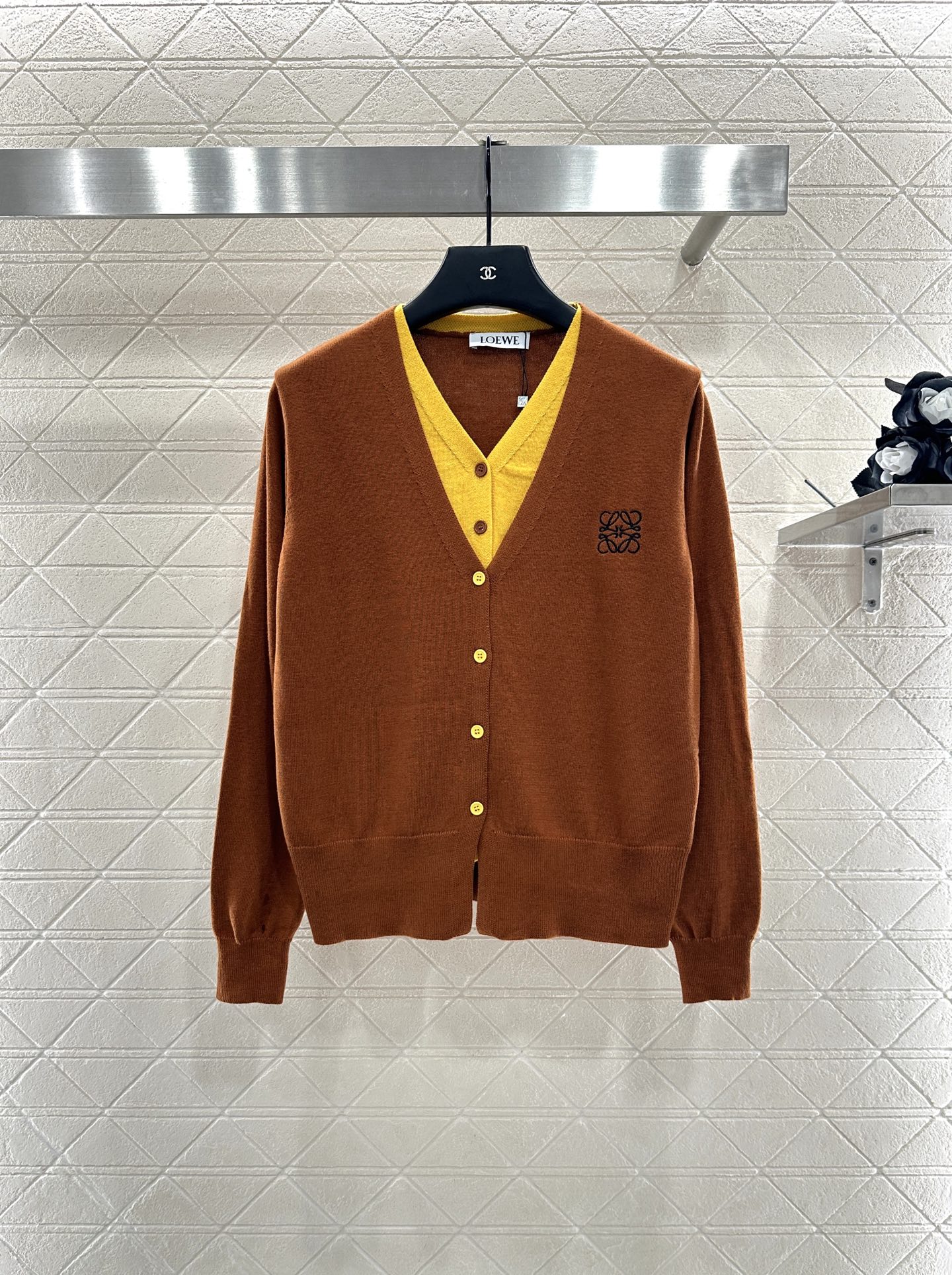 ♥Loew*♥2025新品上架 撞色假两件针织开衫定制YB羊毛纱线织造，亲肤舒适，柔软有质感，V领针织开