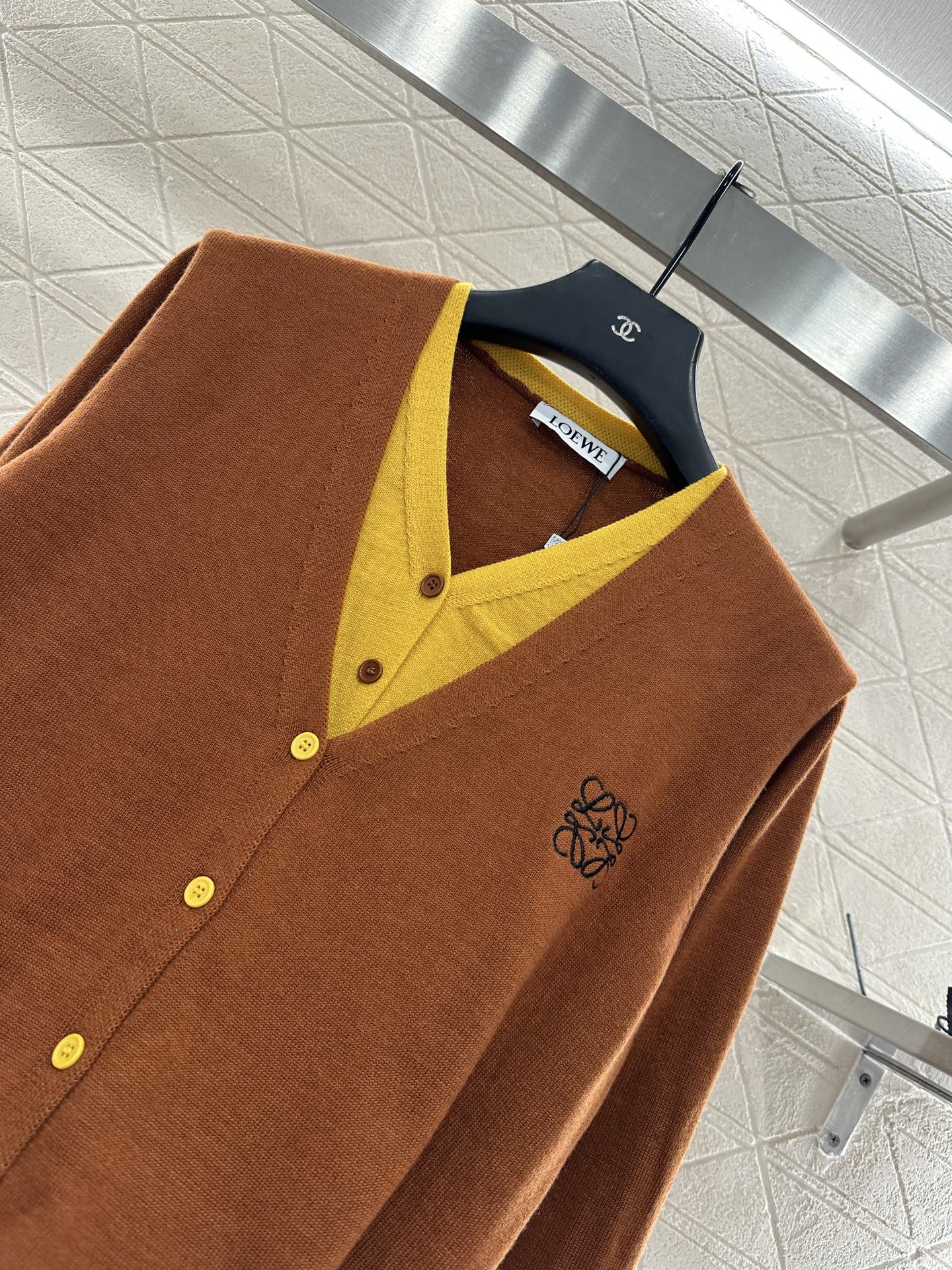 ♥Loew*♥2025新品上架 撞色假两件针织开衫定制YB羊毛纱线织造，亲肤舒适，柔软有质感，V领针织开