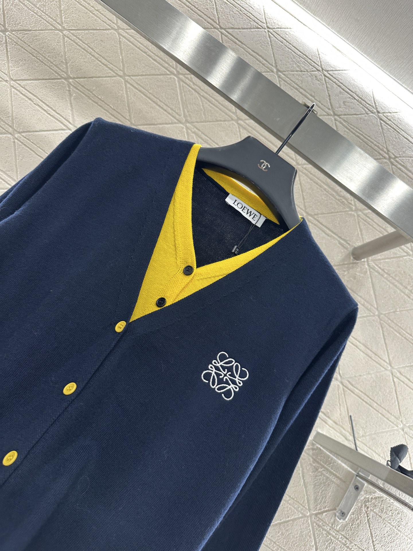 ♥Loew*♥2025新品上架 撞色假两件针织开衫定制YB羊毛纱线织造，亲肤舒适，柔软有质感，V领针织开