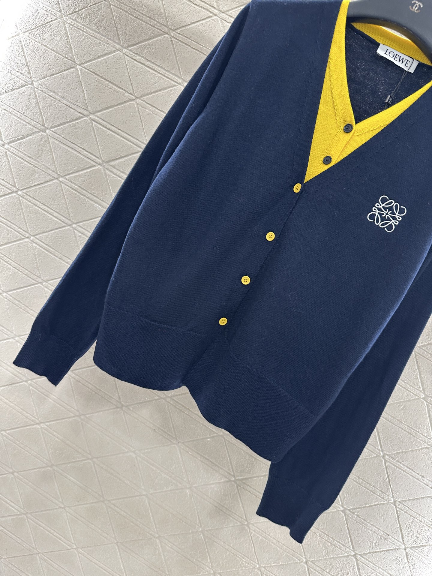 ♥Loew*♥2025新品上架 撞色假两件针织开衫定制YB羊毛纱线织造，亲肤舒适，柔软有质感，V领针织开