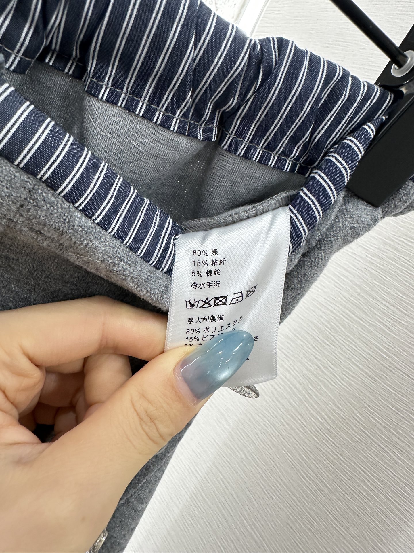 ♥Miumi*♥2025新品上架 抽绳阔腿长裤定制YB进口锦纶材质，面料柔挺舒适，垂顺有型，高腰抽绳阔腿