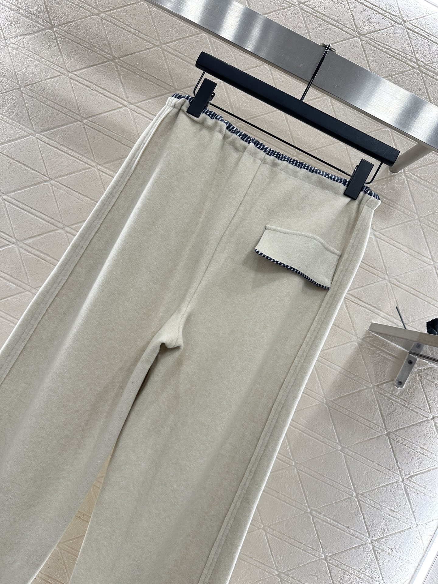 ♥Miumi*♥2025新品上架 抽绳阔腿长裤定制YB进口锦纶材质，面料柔挺舒适，垂顺有型，高腰抽绳阔腿