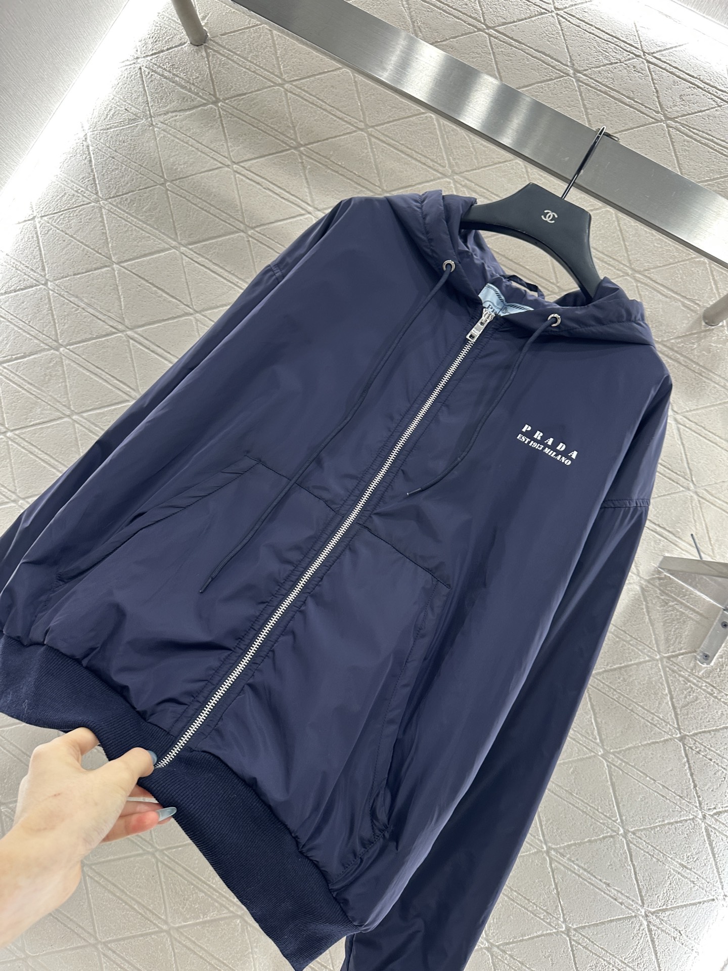 ♥Prad*♥2025新品上架 连帽棉服外套定制YB防风防水尼龙材质，质感上乘，连帽拉链外套版型，成衣内