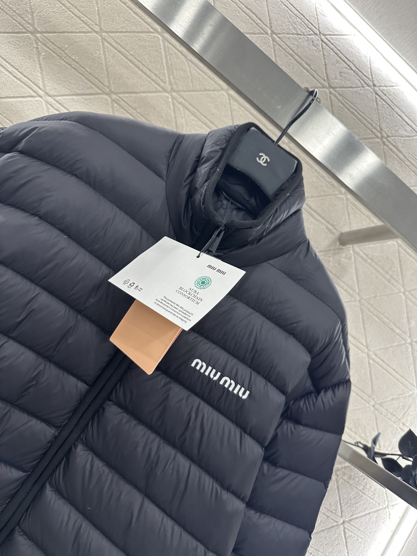 ♥Miumi*♥2025新品上架 立领拉链羽绒服定制YB进口防水环保再生尼龙材质,其工艺还原,升级材质,