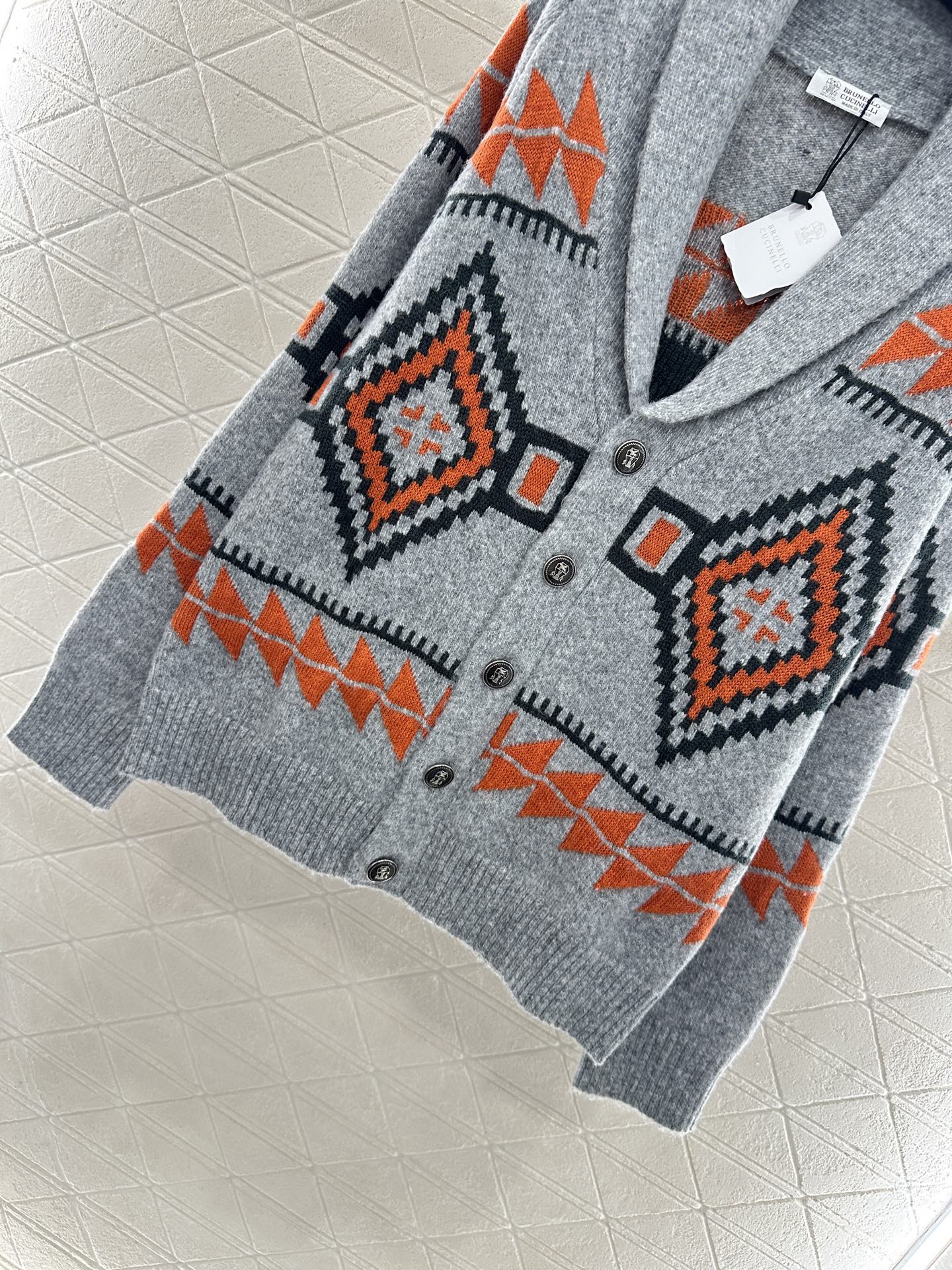 ♥BC*♥2025上架 翻领针织开衫定制YB羊绒针织材质，软糯厚实，柔软亲肤，落肩宽松开衫剪裁，翻领纽扣