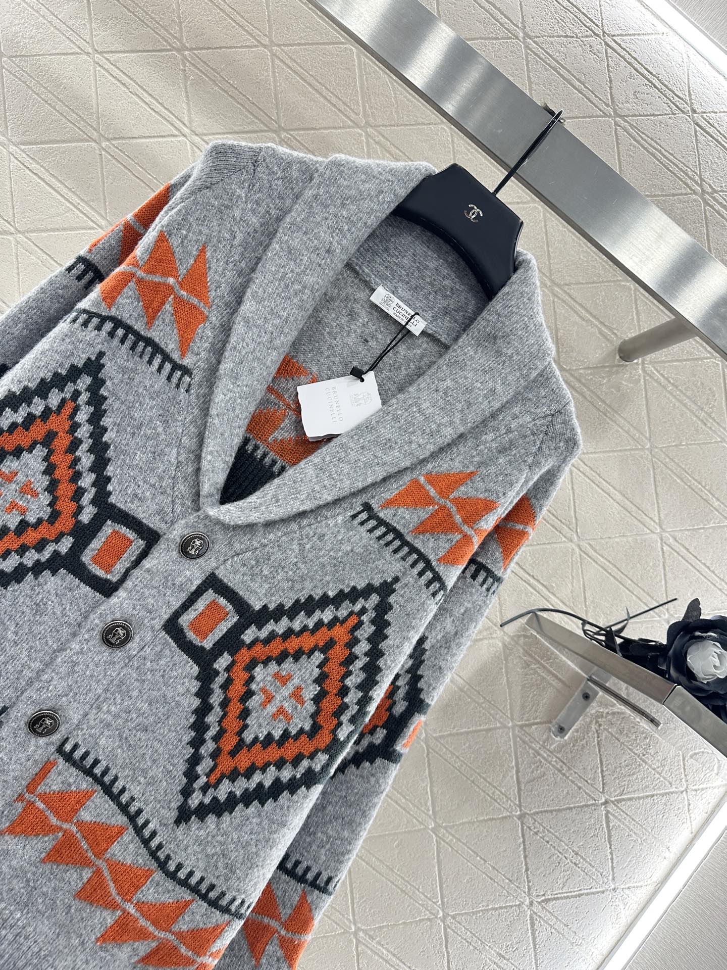 ♥BC*♥2025上架 翻领针织开衫定制YB羊绒针织材质，软糯厚实，柔软亲肤，落肩宽松开衫剪裁，翻领纽扣