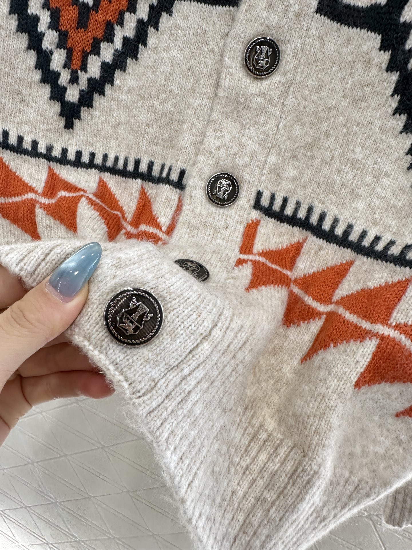 ♥BC*♥2025上架 翻领针织开衫定制YB羊绒针织材质，软糯厚实，柔软亲肤，落肩宽松开衫剪裁，翻领纽扣