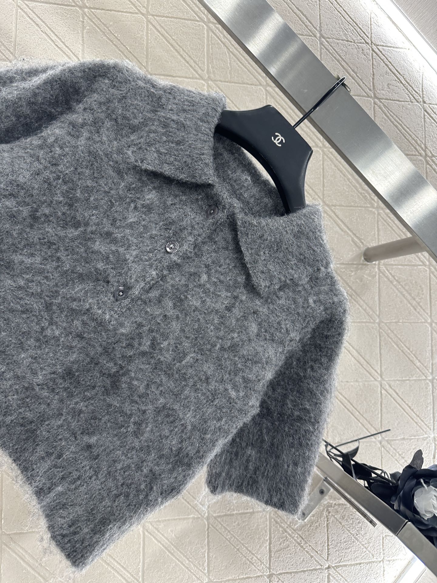 ♥Gucc*♥2025新品上架 半开襟翻领针织上衣定制YB马海毛➕羊毛纱线织造，质感高级，舒适柔软，翻领