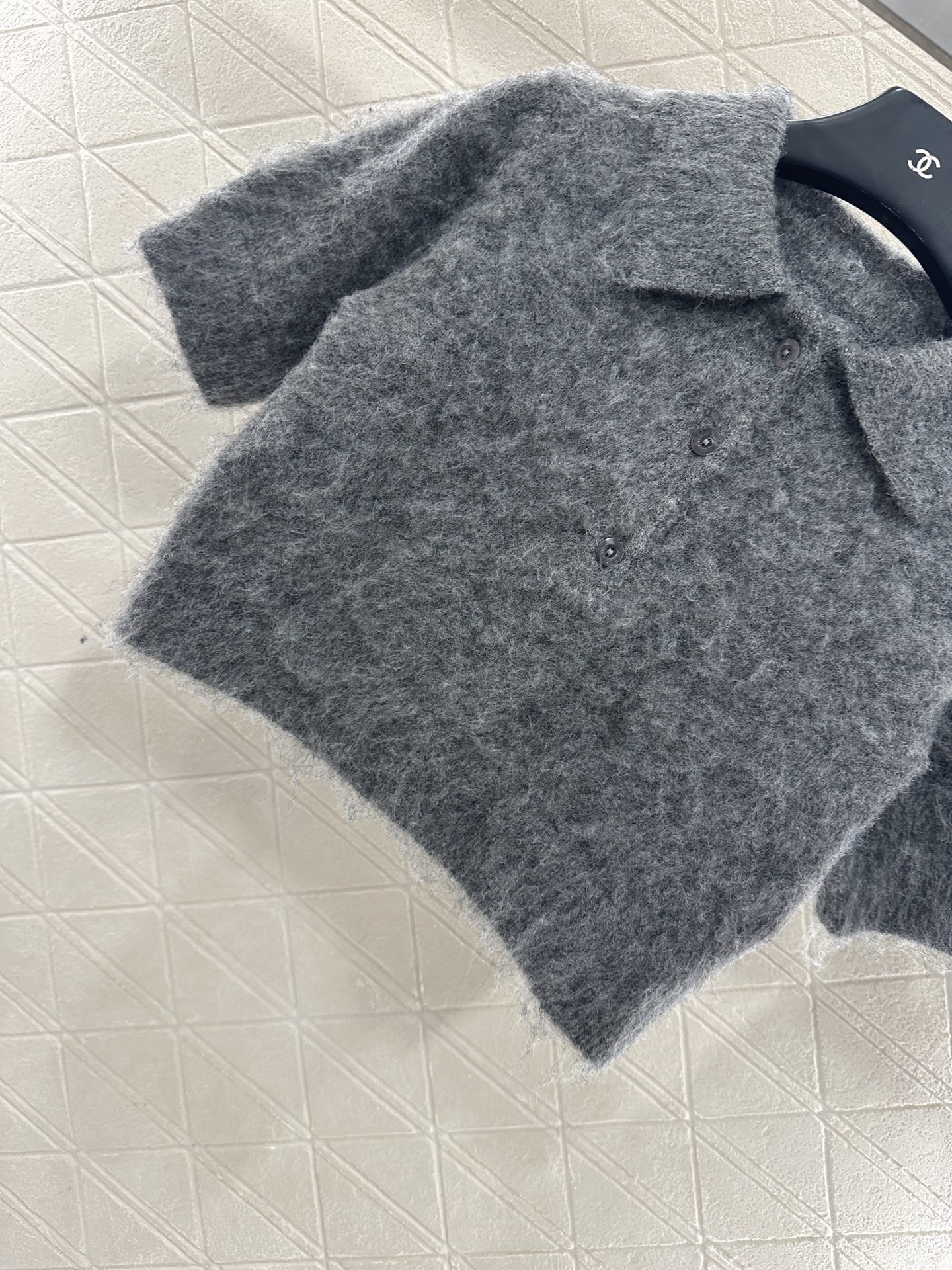 ♥Gucc*♥2025新品上架 半开襟翻领针织上衣定制YB马海毛➕羊毛纱线织造，质感高级，舒适柔软，翻领