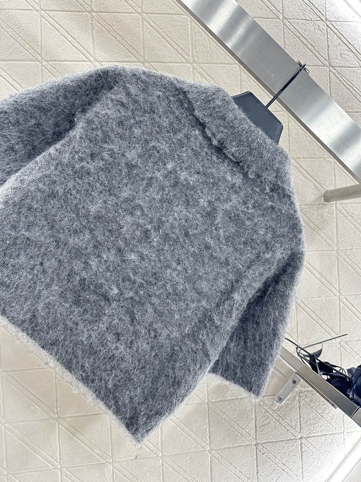 ♥Gucc*♥2025新品上架 半开襟翻领针织上衣定制YB马海毛➕羊毛纱线织造，质感高级，舒适柔软，翻领