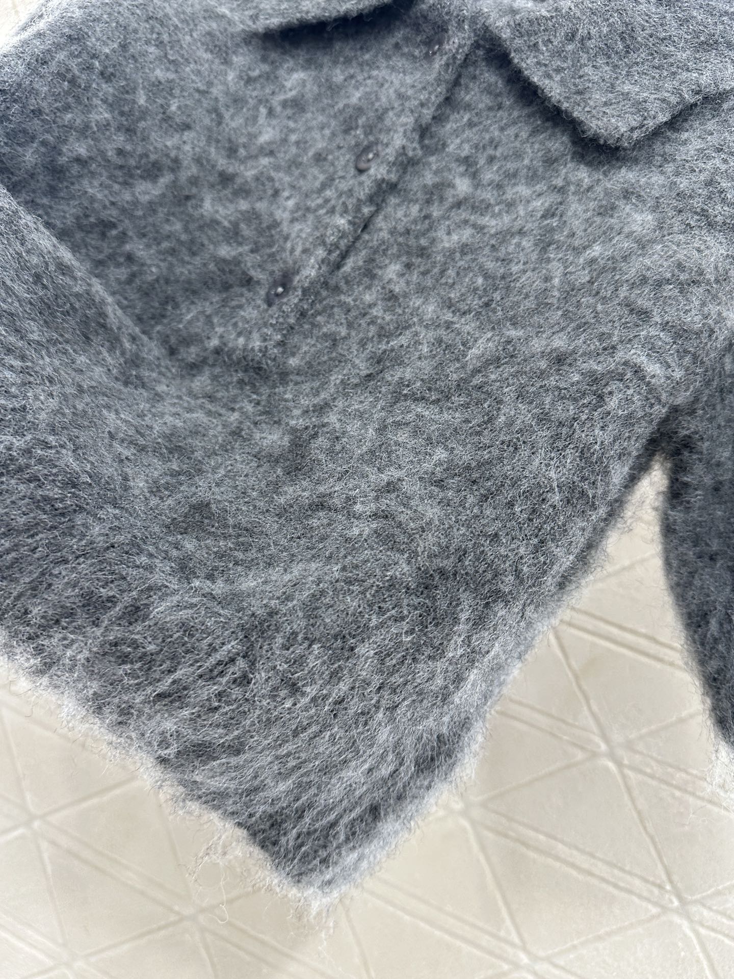 ♥Gucc*♥2025新品上架 半开襟翻领针织上衣定制YB马海毛➕羊毛纱线织造，质感高级，舒适柔软，翻领