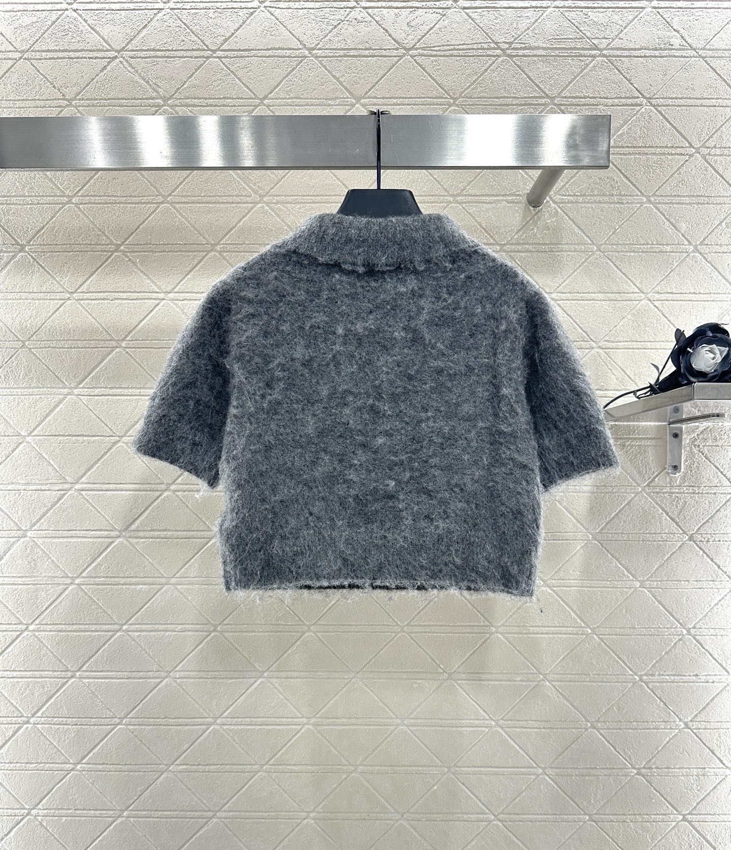 ♥Gucc*♥2025新品上架 半开襟翻领针织上衣定制YB马海毛➕羊毛纱线织造，质感高级，舒适柔软，翻领