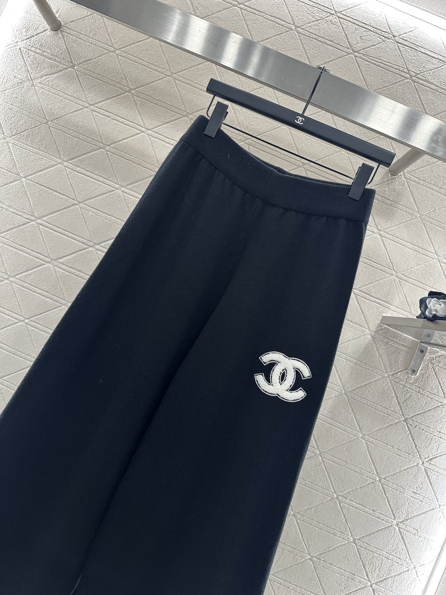 ♥Chane*♥2025新品上架 套头字母针织上衣长裤套装定制YB羊毛纱线织造，质感高级，舒适柔软，圆领