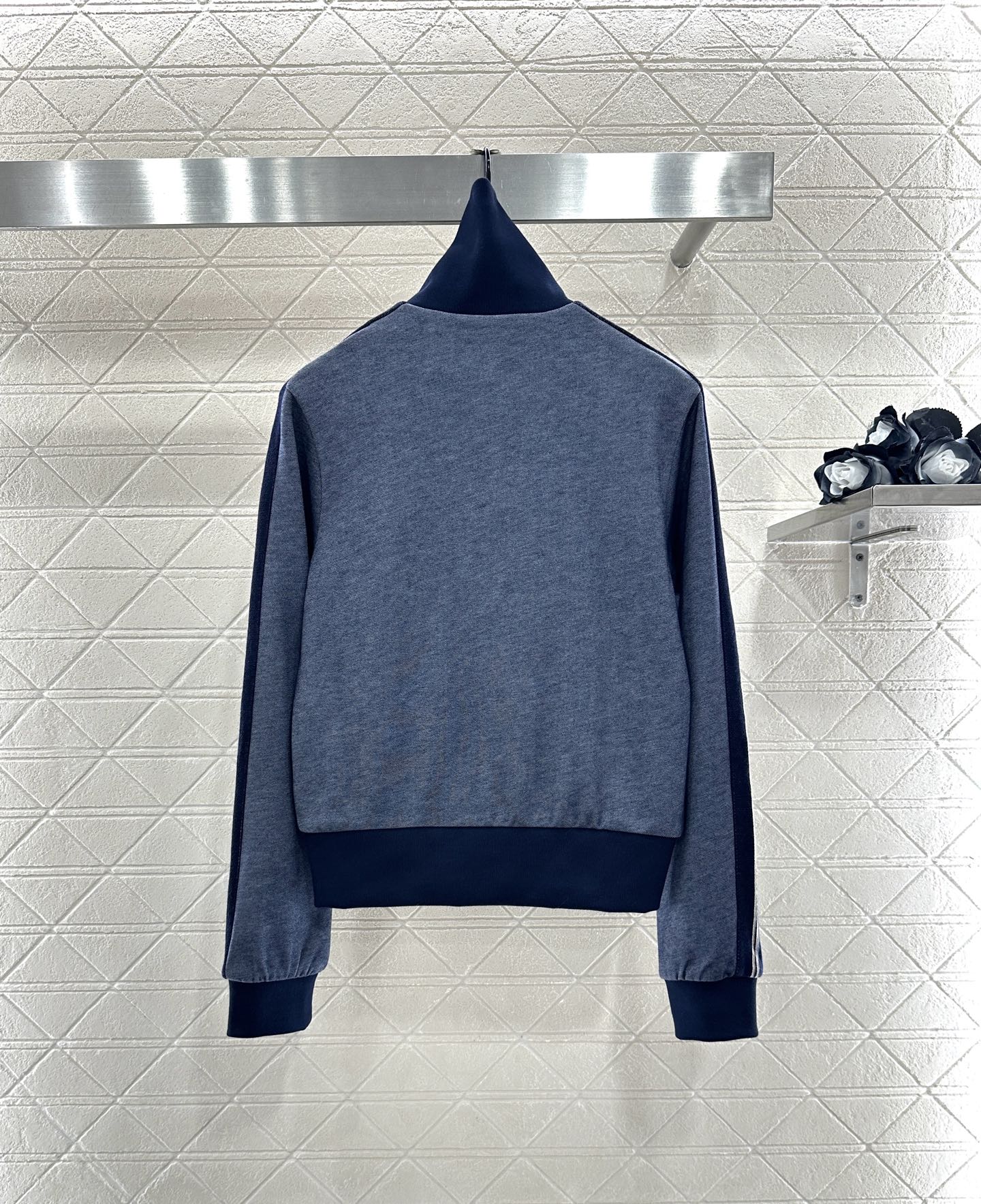 ♥Miumi*♥2025新品上架 撞色外套短裙套装定制YB斜纹全棉材质，质感细腻，垂顺舒适，立领夹克外套