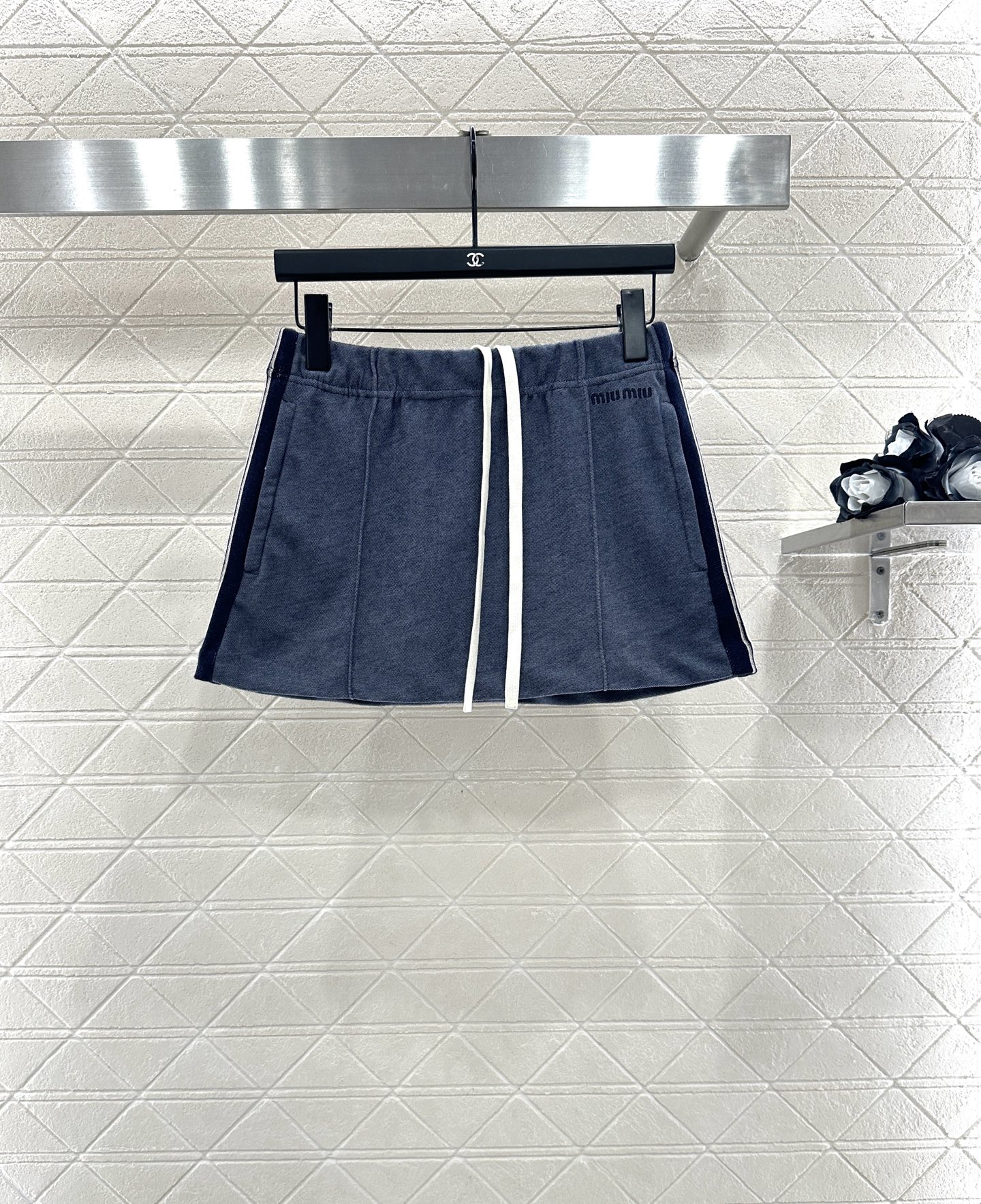 ♥Miumi*♥2025新品上架 撞色外套短裙套装定制YB斜纹全棉材质，质感细腻，垂顺舒适，立领夹克外套