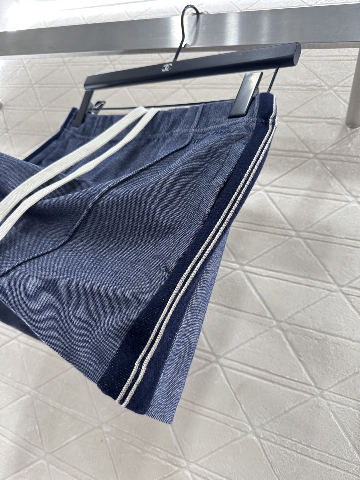 ♥Miumi*♥2025新品上架 撞色外套短裙套装定制YB斜纹全棉材质，质感细腻，垂顺舒适，立领夹克外套