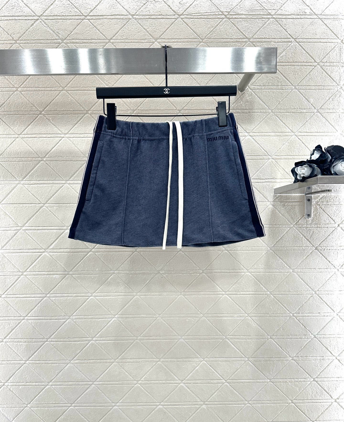 ♥Miumi*♥2025新品上架 撞色外套短裙套装定制YB斜纹全棉材质，质感细腻，垂顺舒适，立领夹克外套