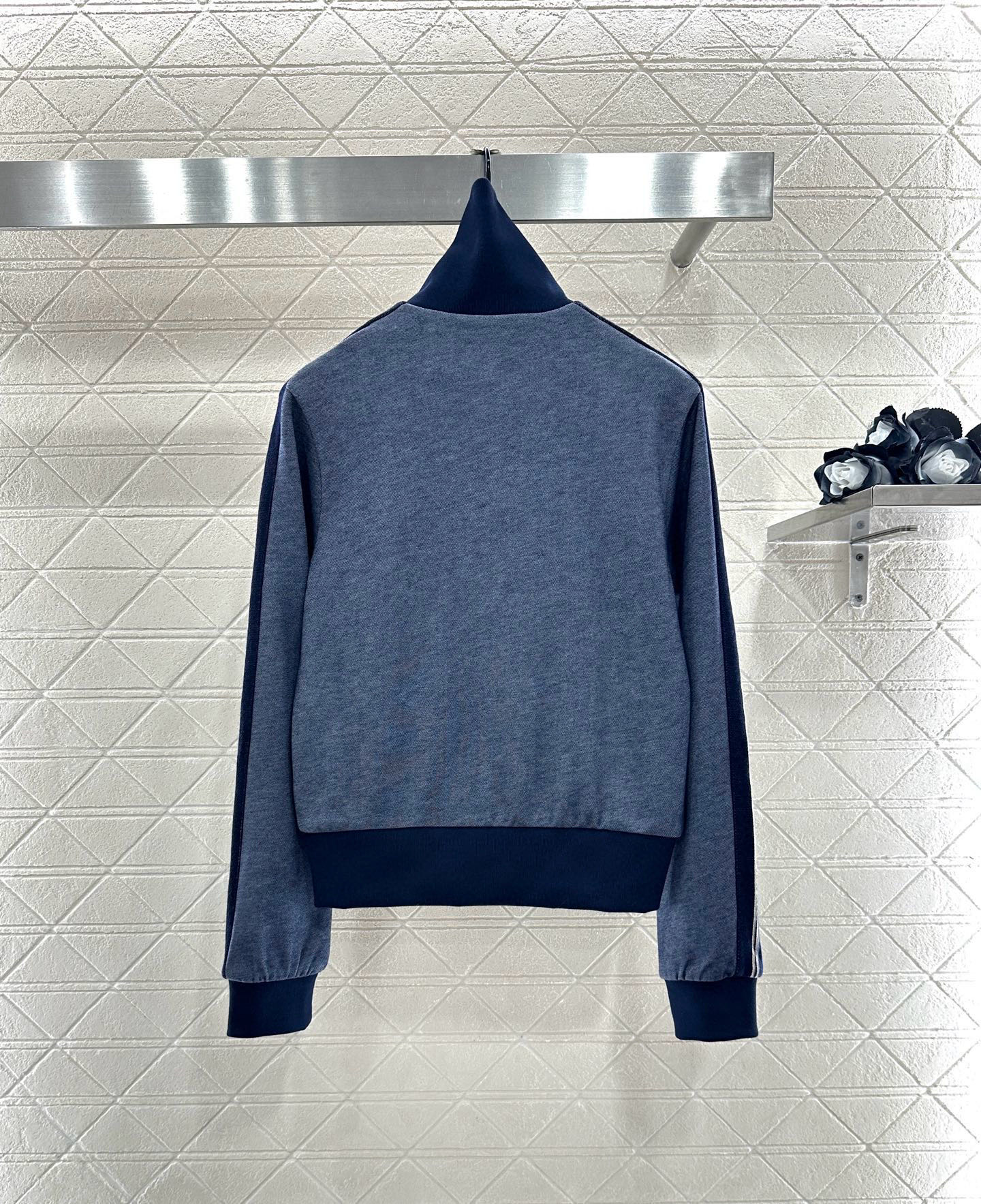 ♥Miumi*♥2025新品上架 撞色外套短裙套装定制YB斜纹全棉材质，质感细腻，垂顺舒适，立领夹克外套