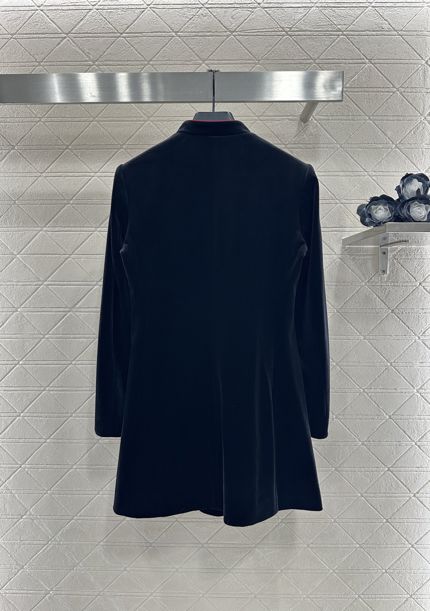 ♥Dio*♥2025新品上架 立领丝绒中长外套定制YB进口丝绒材质，质感光泽，垂顺舒适，直筒裁剪，搭配适