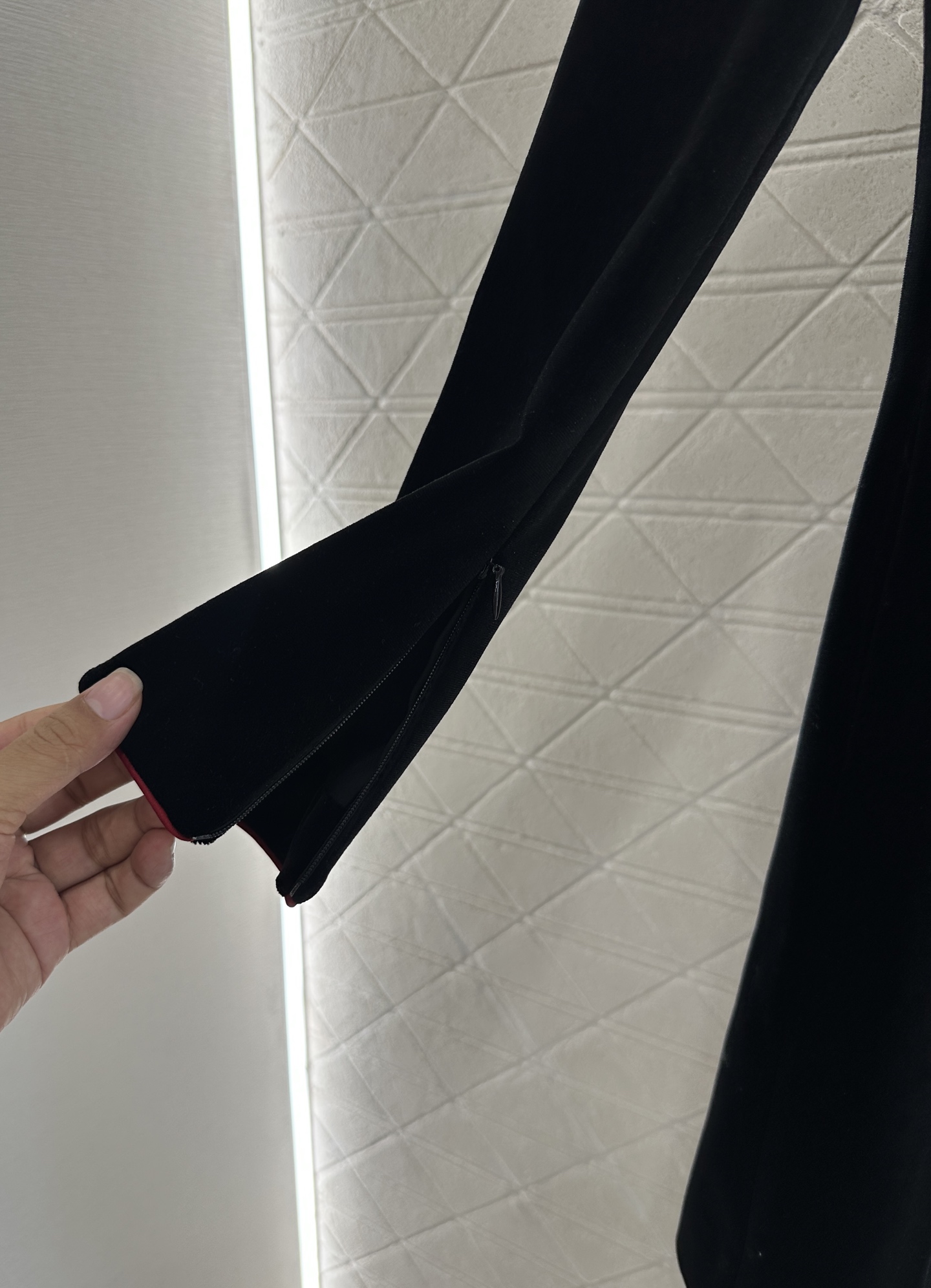 ♥Dio*♥2025新品上架 立领丝绒中长外套定制YB进口丝绒材质，质感光泽，垂顺舒适，直筒裁剪，搭配适