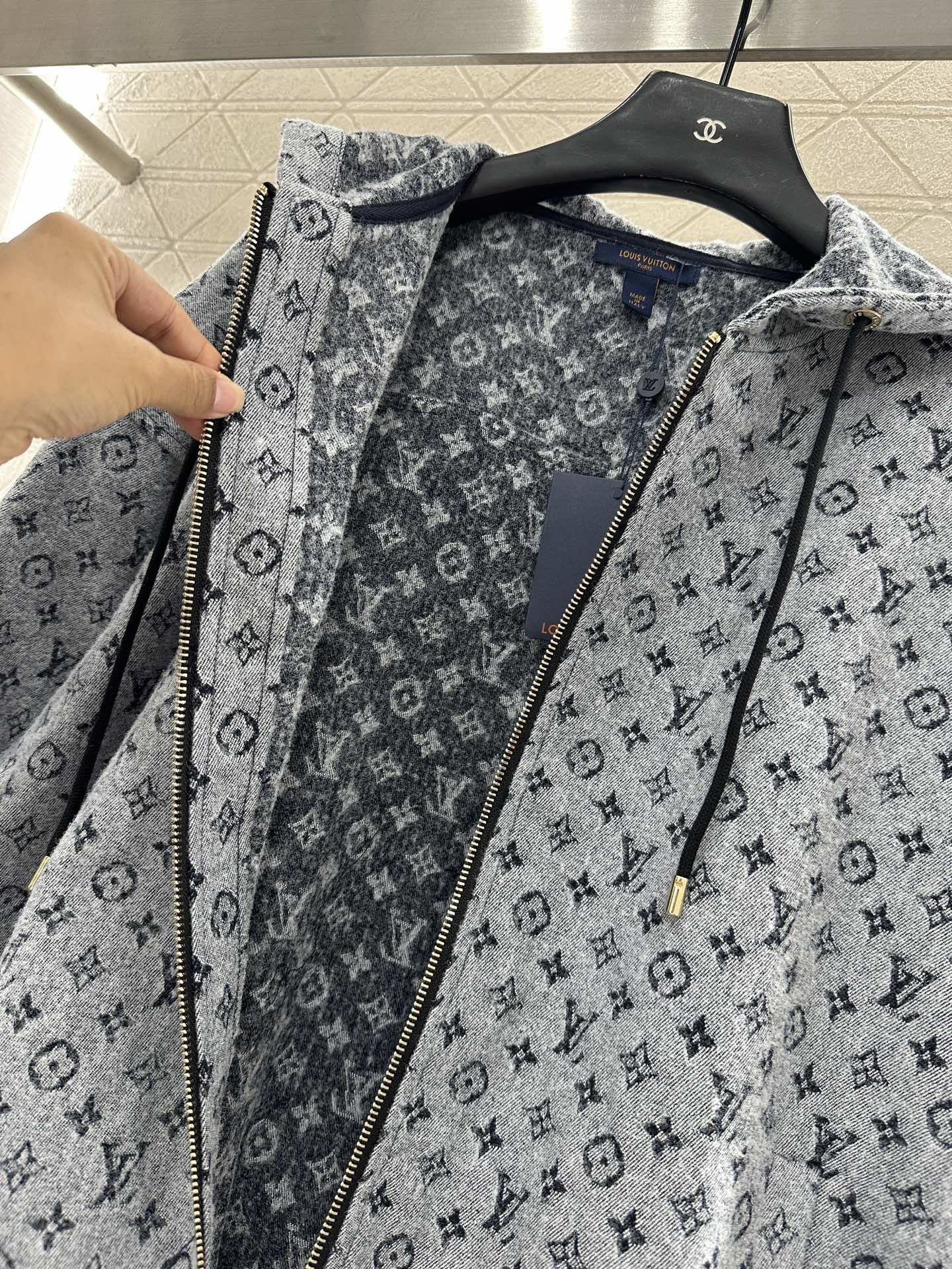 ♥Louis vuitto*♥2025新品上架 提花连帽外套定制YB进口提花材质，质感高级，挺括有型，连