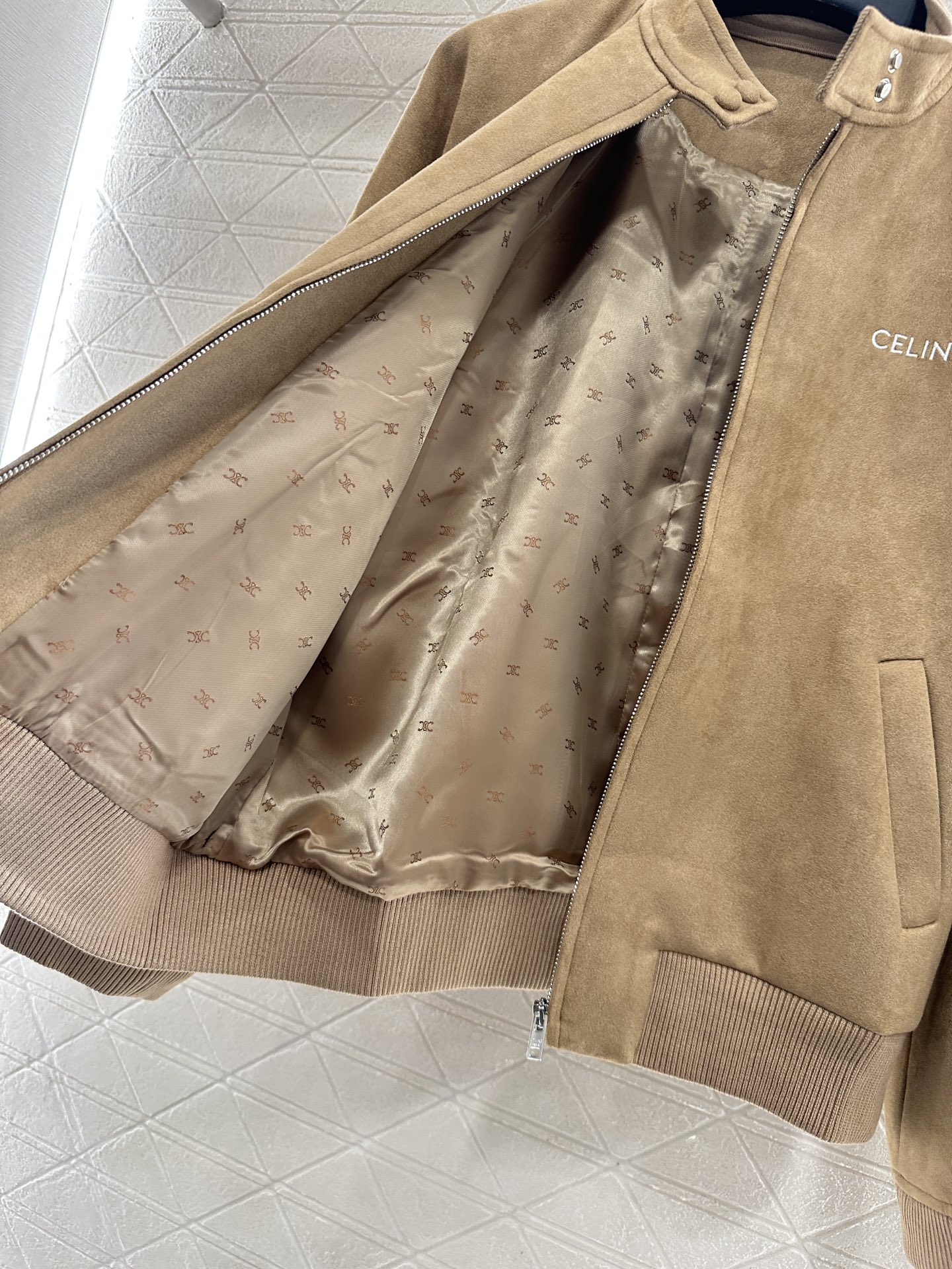 ♥Celin*♥2025新品上架 麂皮飞行夹克外套定制YB棉麂皮材质，质感光泽，肌理明显，拉链夹克外套版